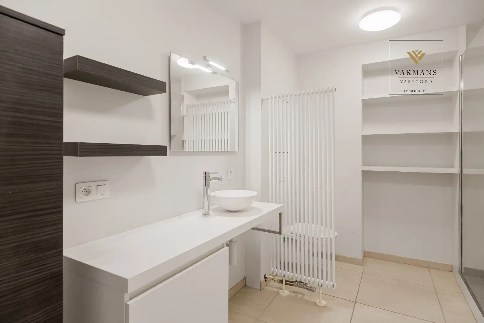 MODERN NIEUW APPARTEMENT PAL IN HET CENTRUM foto 8
