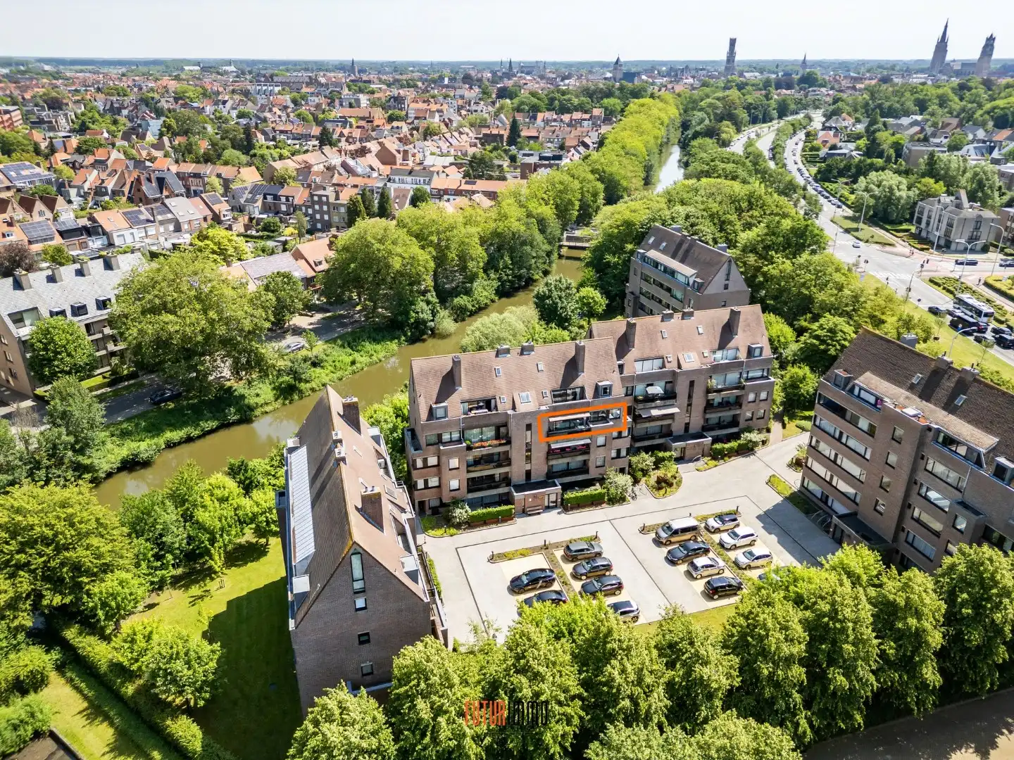 Lichtrijk en instapklaar appartement met garage te Kristus-Koning foto {{pictureIndex}}