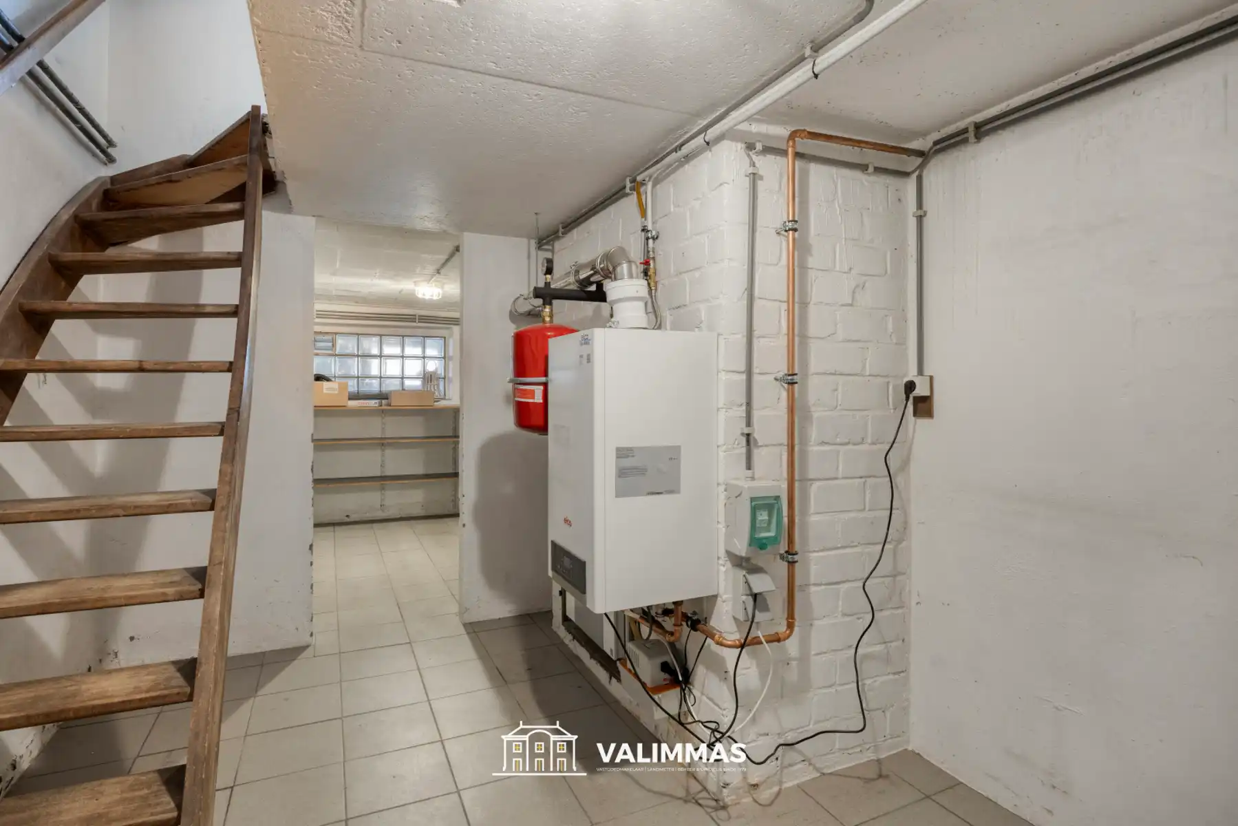 Welgelegen en verzorgde driegevelwoning met garage en tuin foto 13