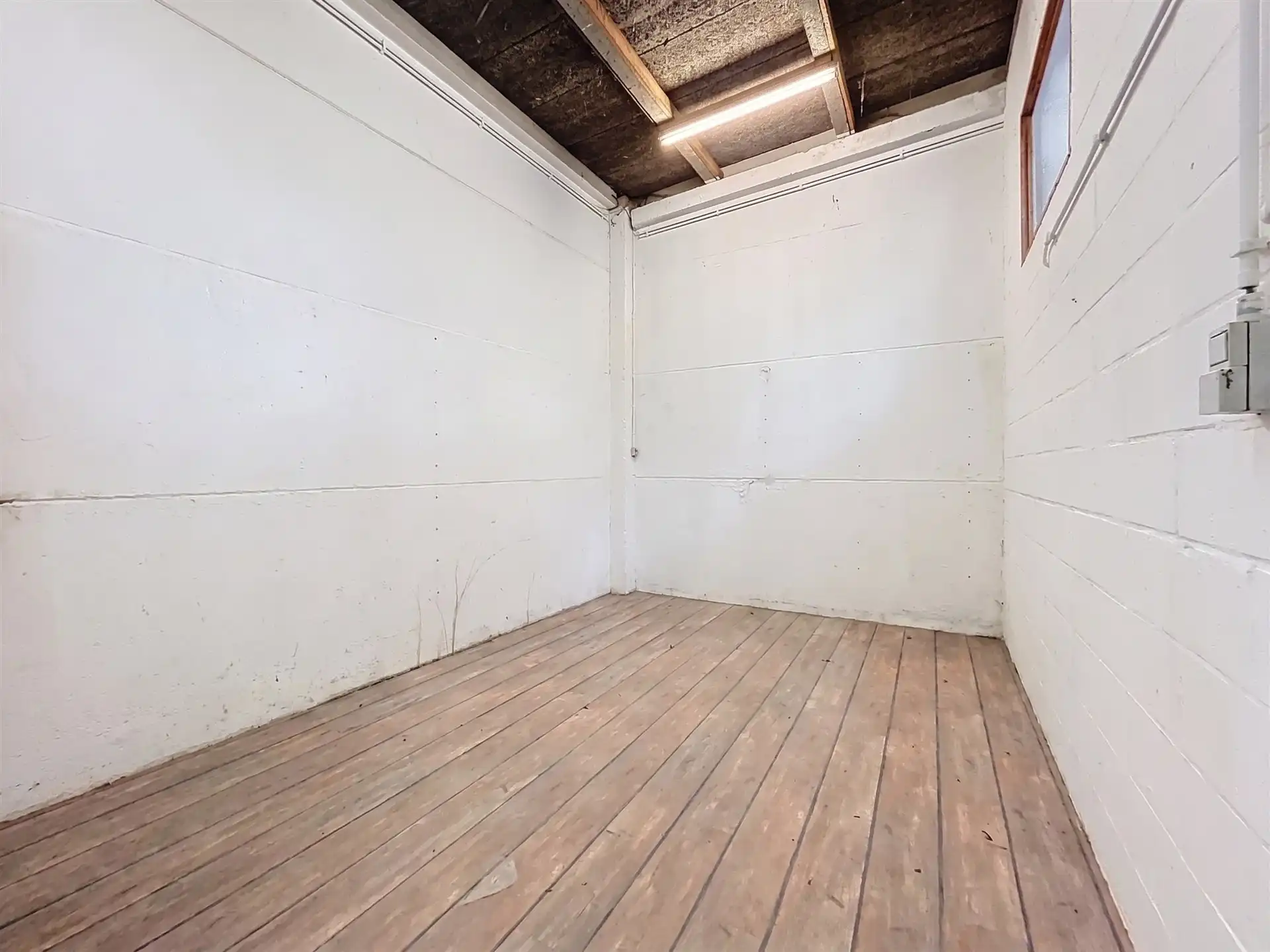 Woning met magazijn en kantoor op perceel van 2185m² foto 22