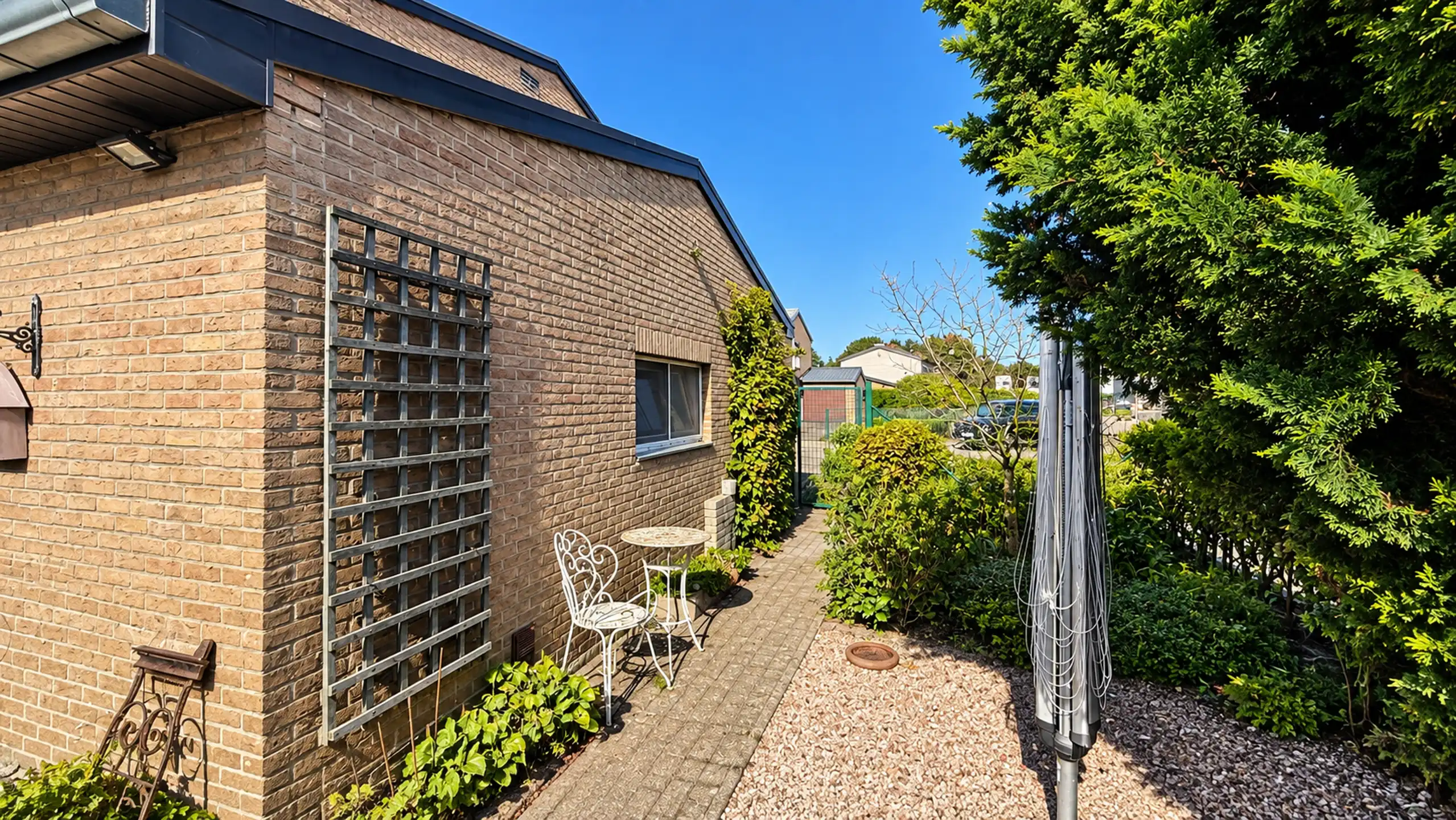 Goed onderhouden woning met 3slpk + garage in Heusden! foto 30