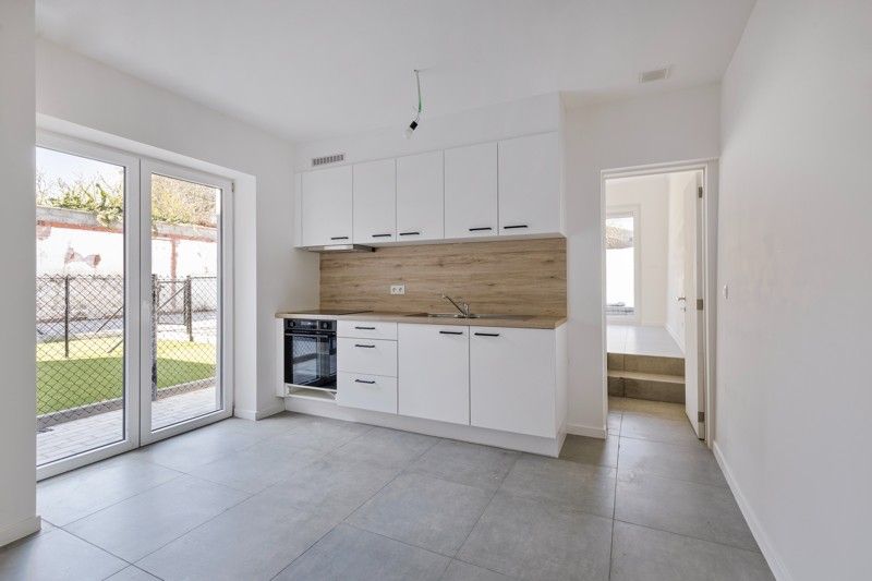 Volledig gerenoveerd, gelijkvloers appartement  met tuin en parkeerplaats TE KOOP in Beveren-Leie! foto 9