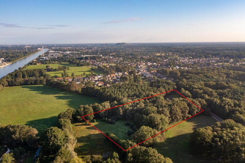 Uniek gelegen renovatieproject op 1,8 ha foto 1