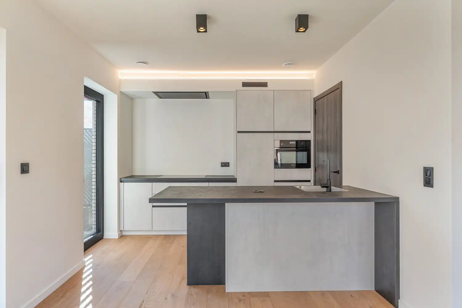 Instapklare nieuwbouw rijwoning met 3 slaapkamers en zonnig terras in het centrum van Borgloon foto 7