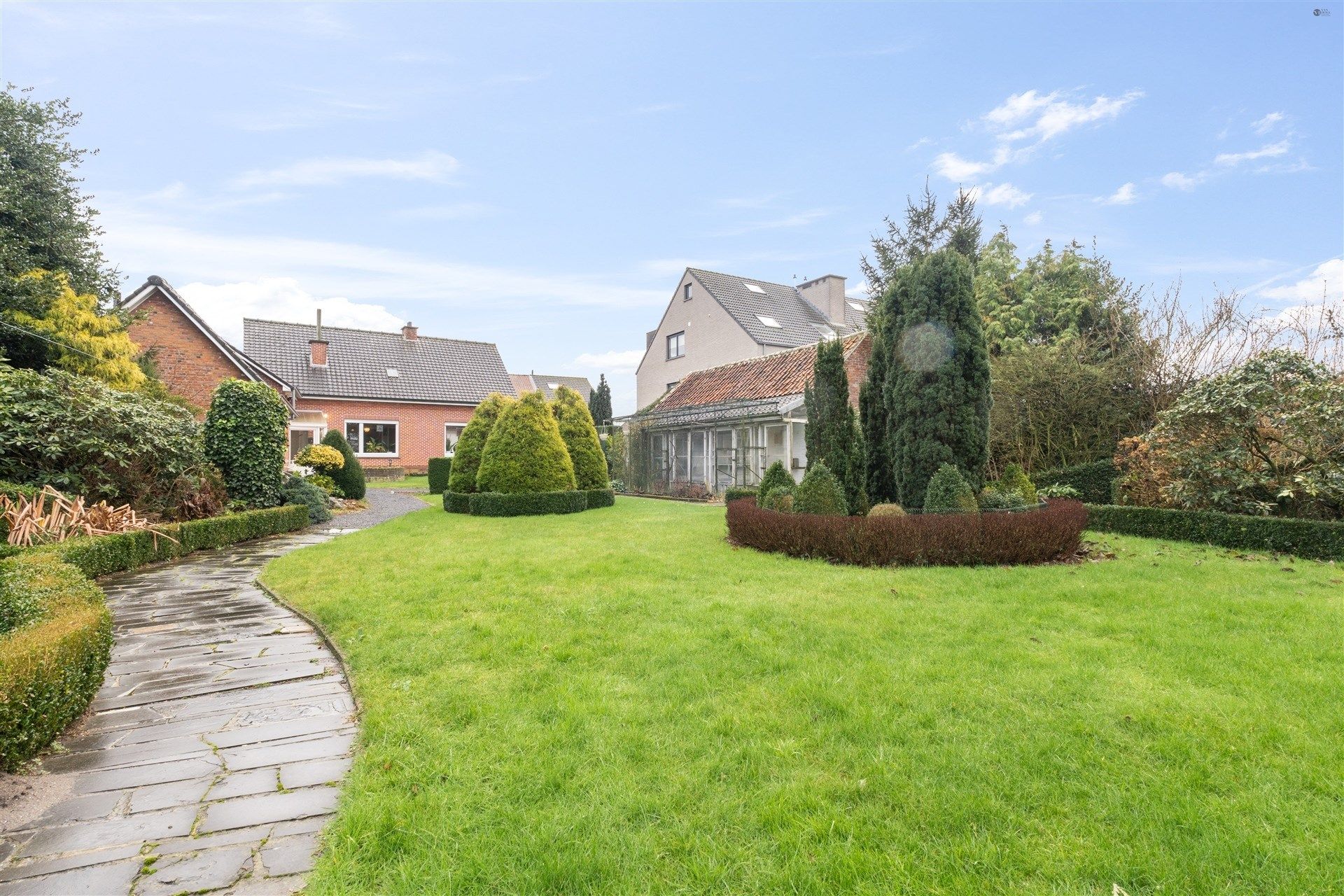 Open bebouwing nabij het centrum, in landelijke straat op 1.494m² grond foto 24