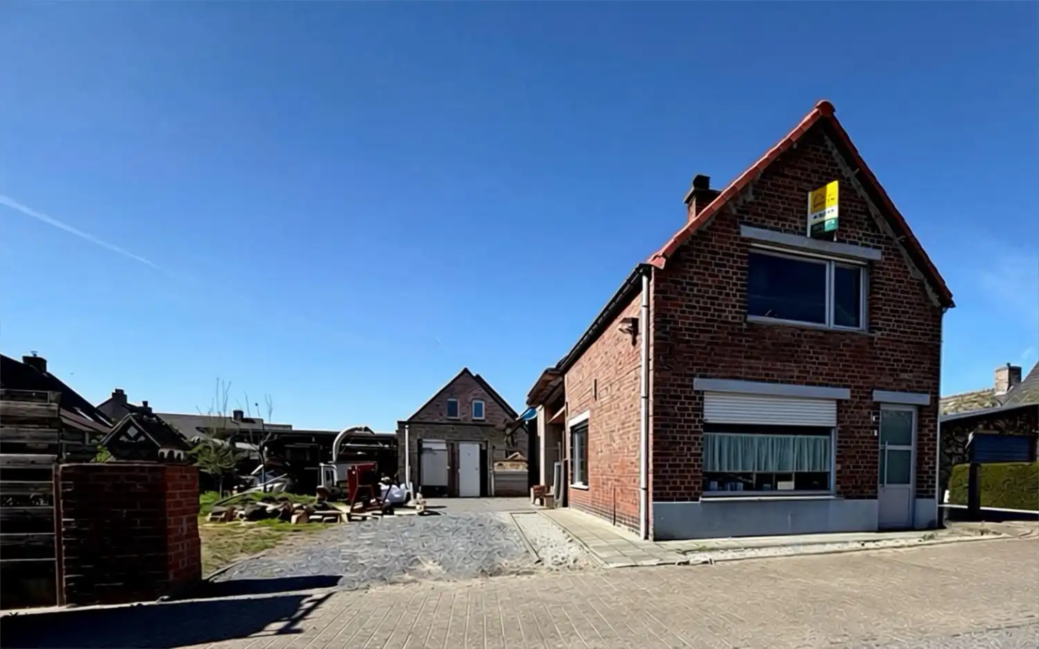 Woning met potentieel in Zerkegem – 20 zonnepanelen & nieuw dak foto {{pictureIndex}}