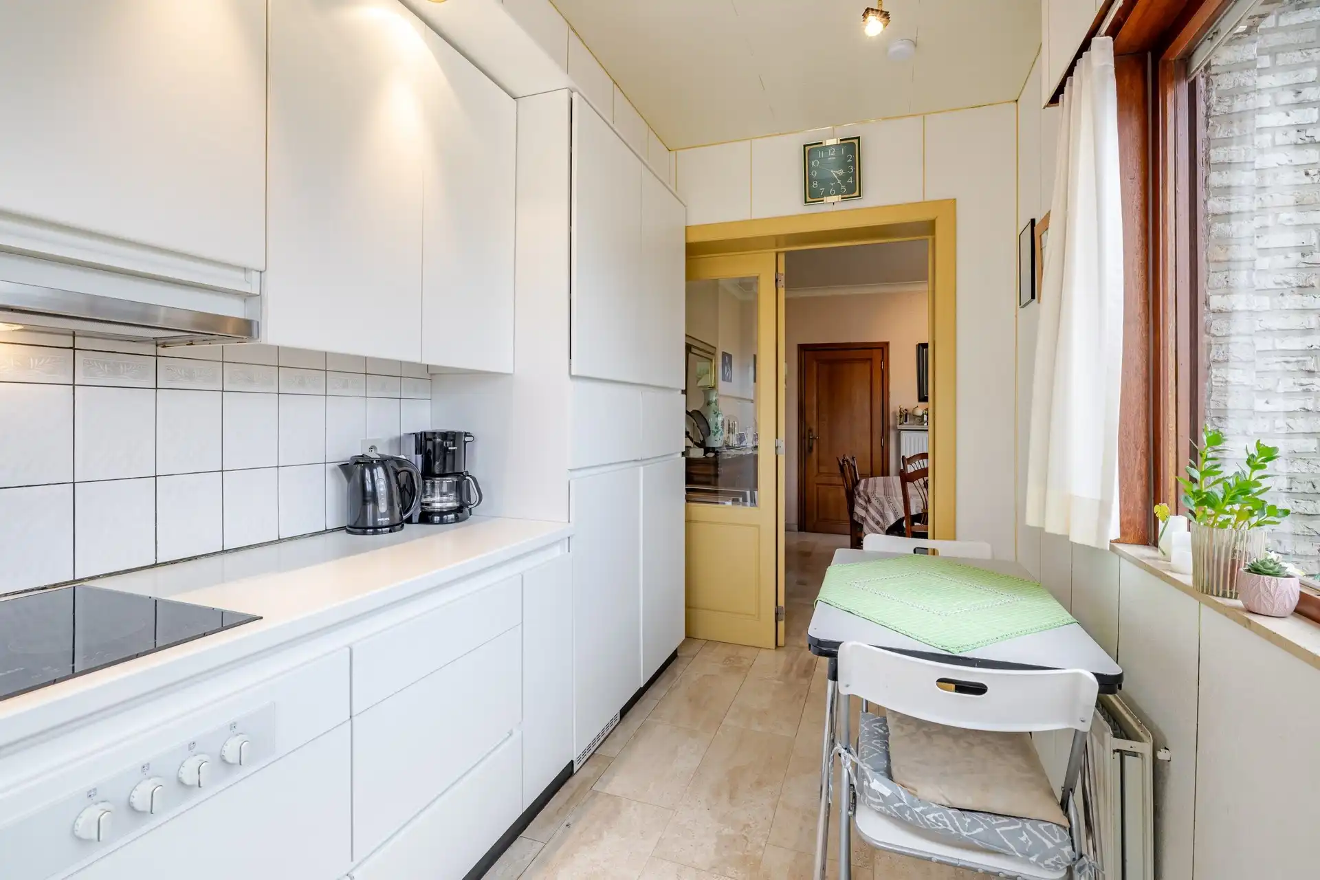 Statige woning met 3 slks, zuidgerichte tuin en veel parkeermogelijkheid foto 9