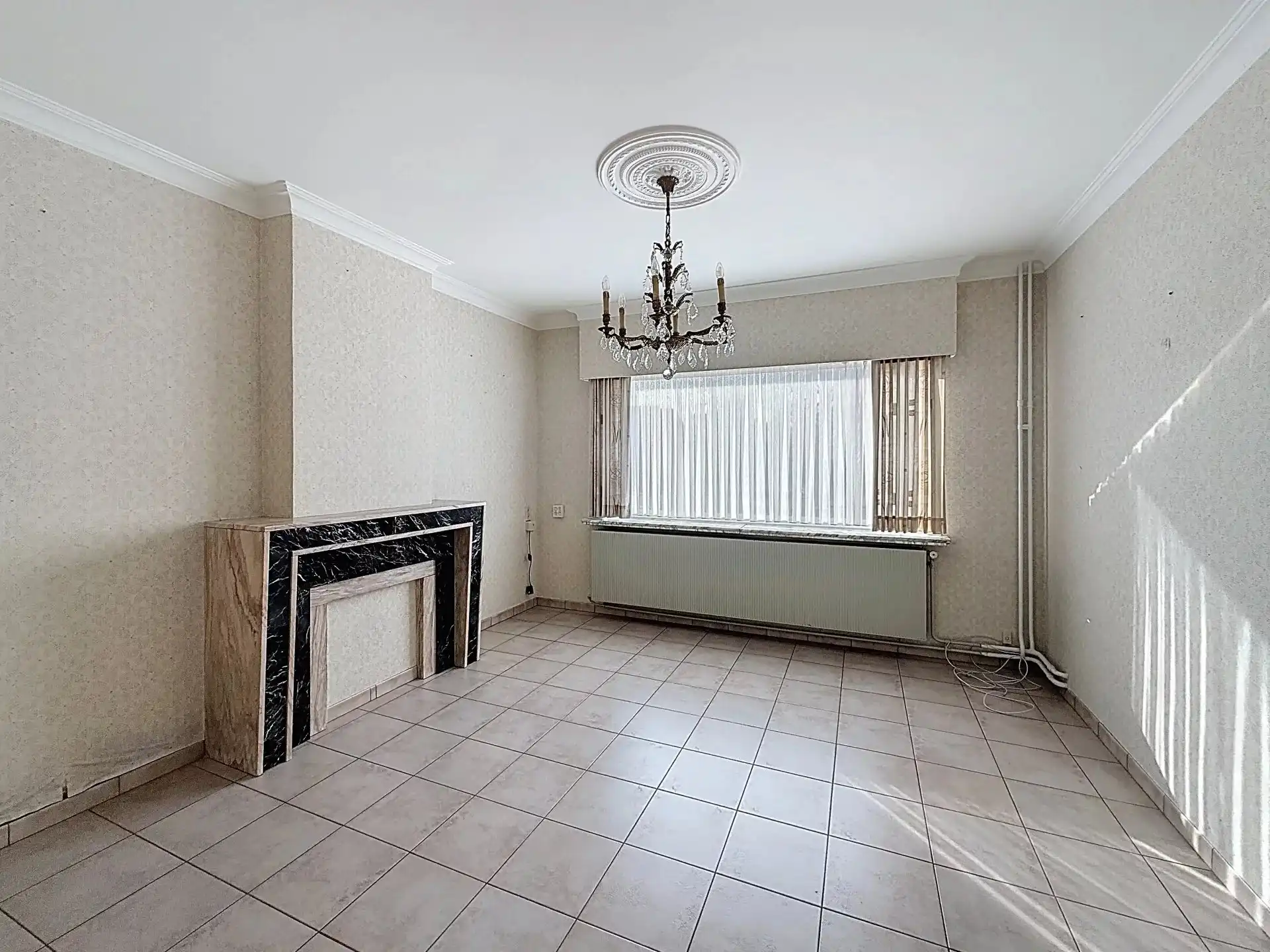 Halfopen bebouwing met 3 slaapkamers en een ruime tuin. foto 4