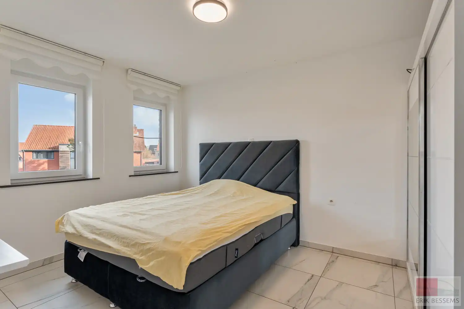 Prachtige en ruime woning met een woonoppervlakte van ca. 277 m², gebouwd in 2018 met vloerverwarming en voorzien van 5 volwaardige slaapkamers en 3 badkamers foto 24