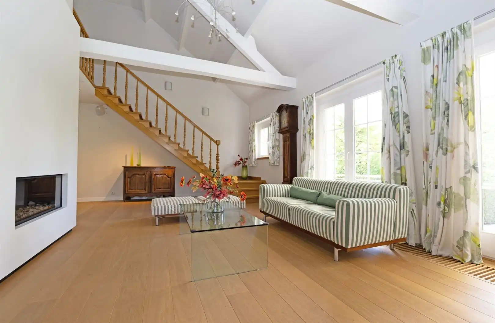 Tijdloze villa in het groen nabij de stad foto 10