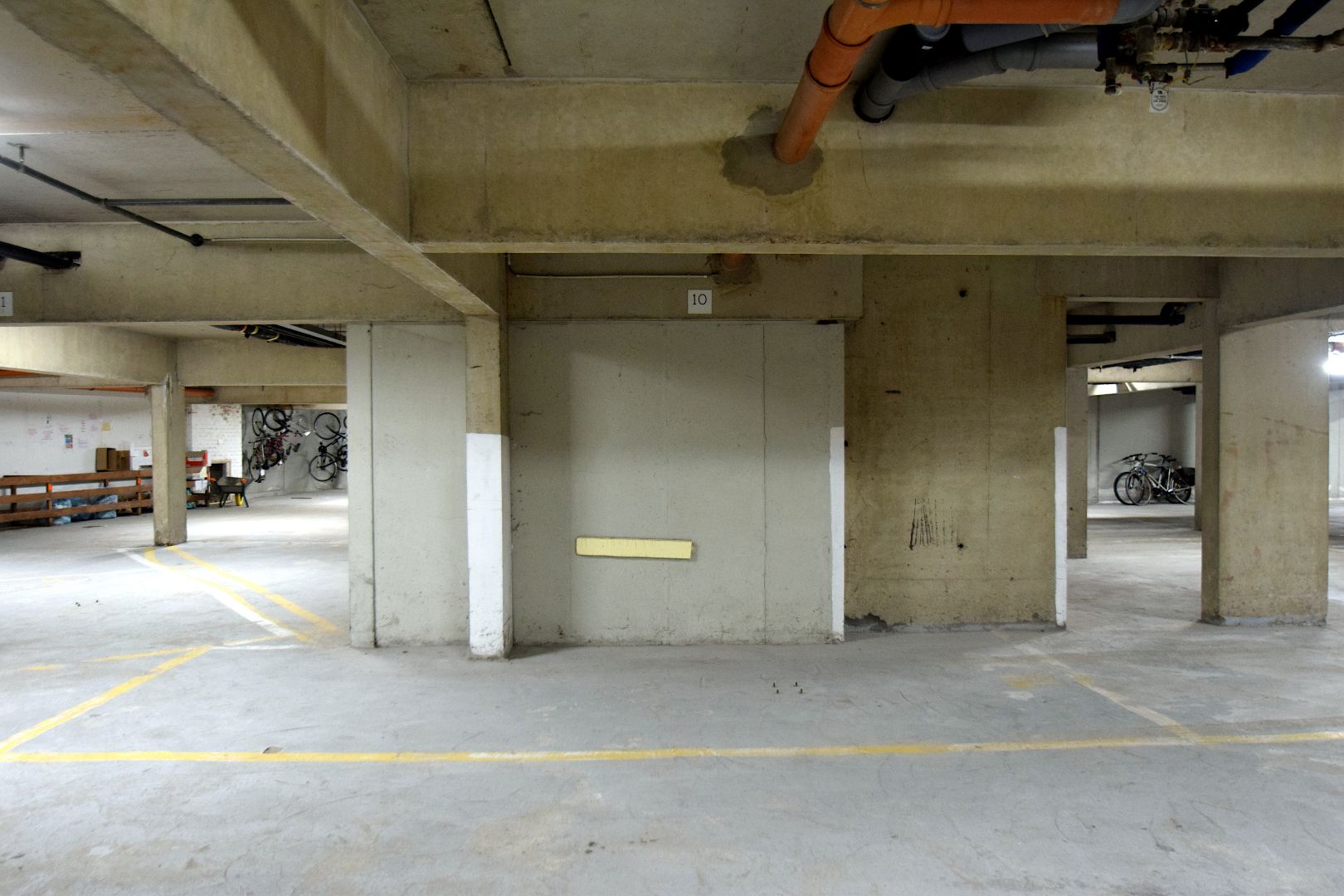 Privé parkeerplaats in ondergrondse garage residentie Bries foto 3