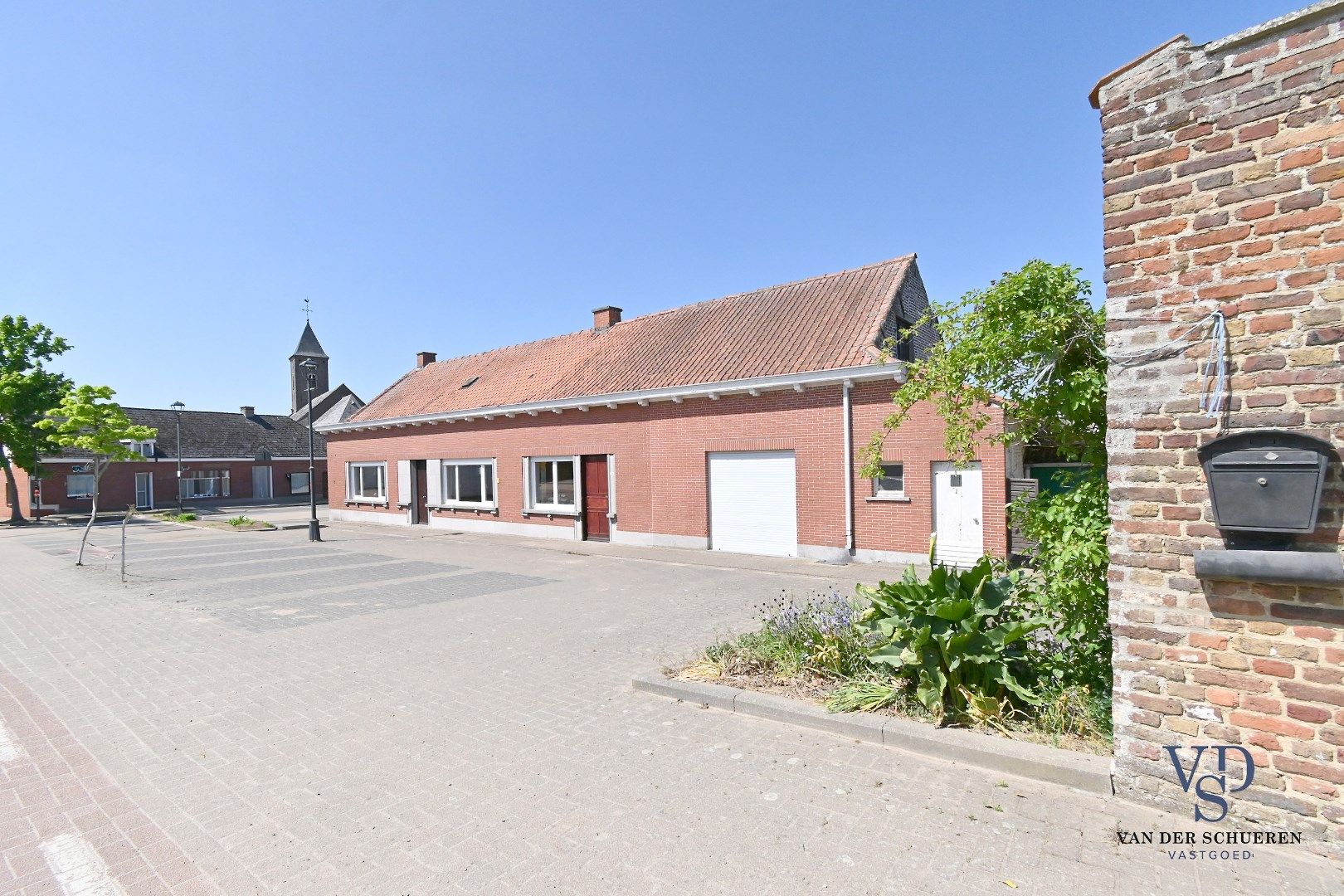 Hoofdfoto van de publicatie: Landelijke woning - voormalig café.