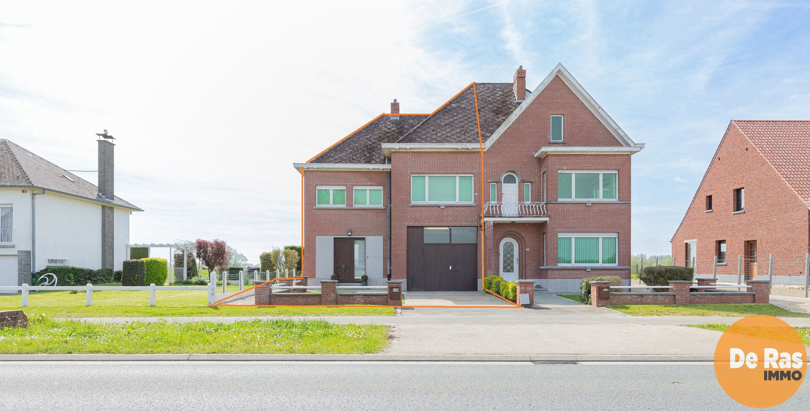 VOORDE- Charmante renovatiewonig met 3 slpks, garage en tuin foto 2