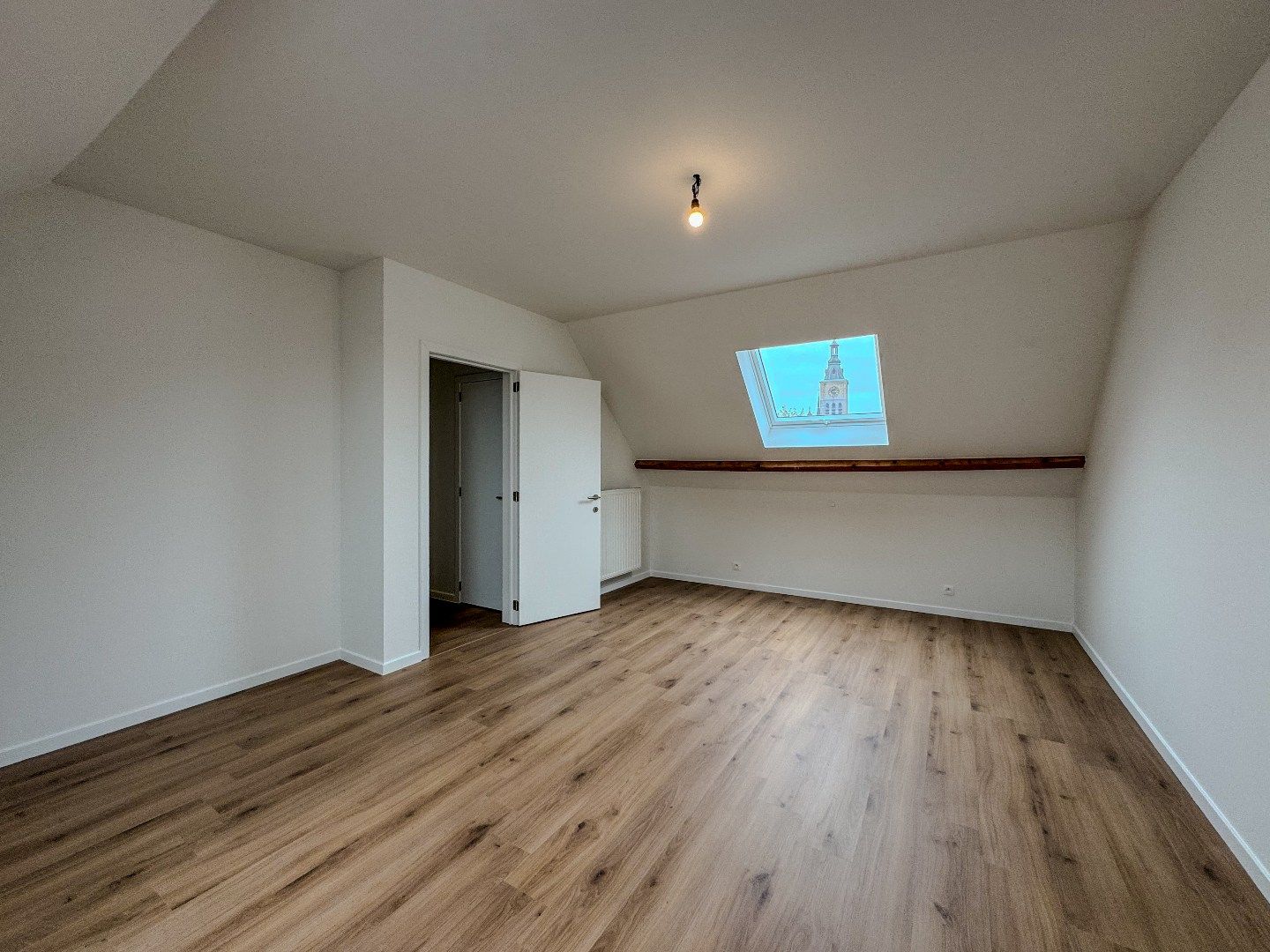 Gerenoveerde woning met 3 slaapkamers en gezellig stadstuintje. foto 23