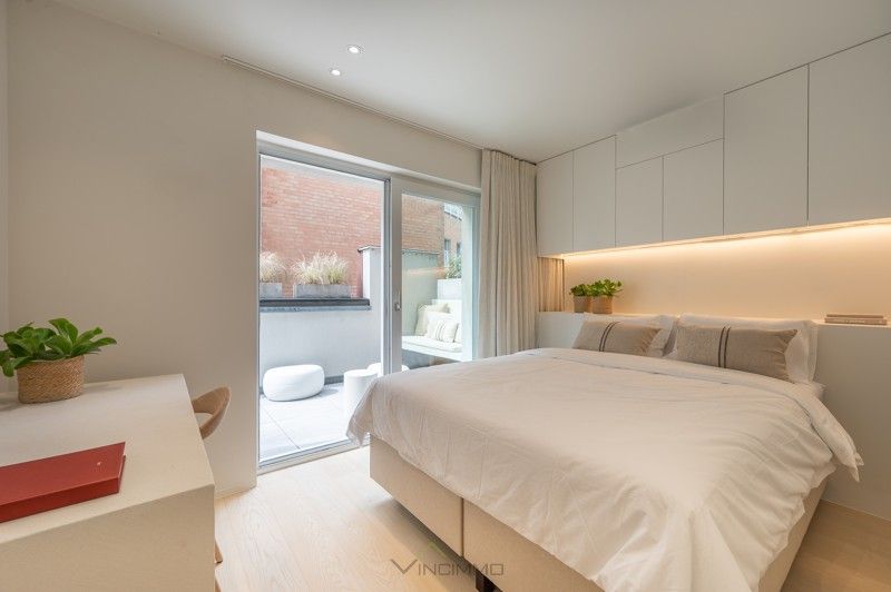 Lichtvolle, instapklare penthouse met drie volwaardige slaapkamers, meerdere terrassen en een open zicht op La Réserve en het Casinoplein. foto 9