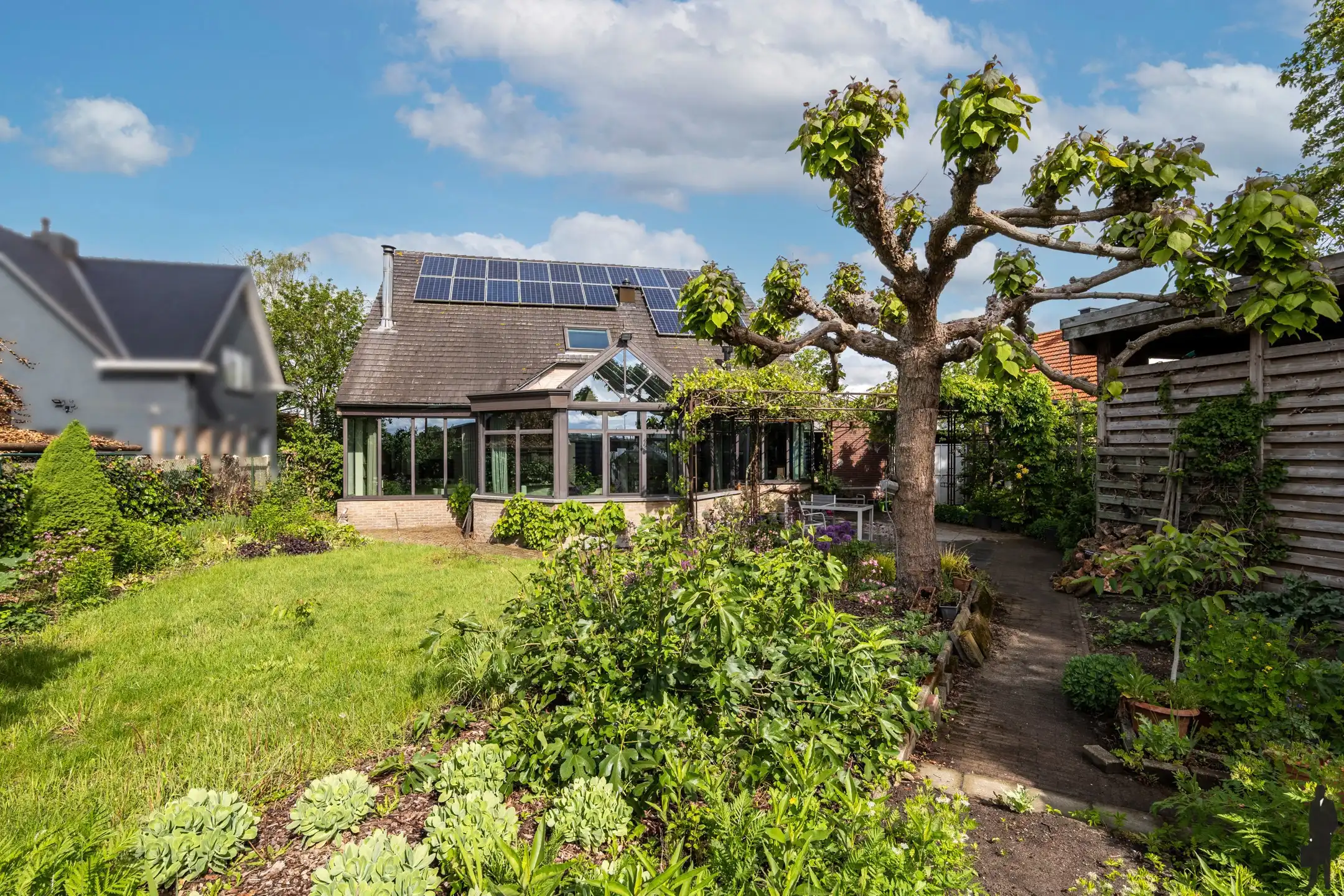 Vrijstaande, ruime gezinswoning met 5-7 slpk. en/of mogelijkheden tot kantoor - beroep aan huis foto 27