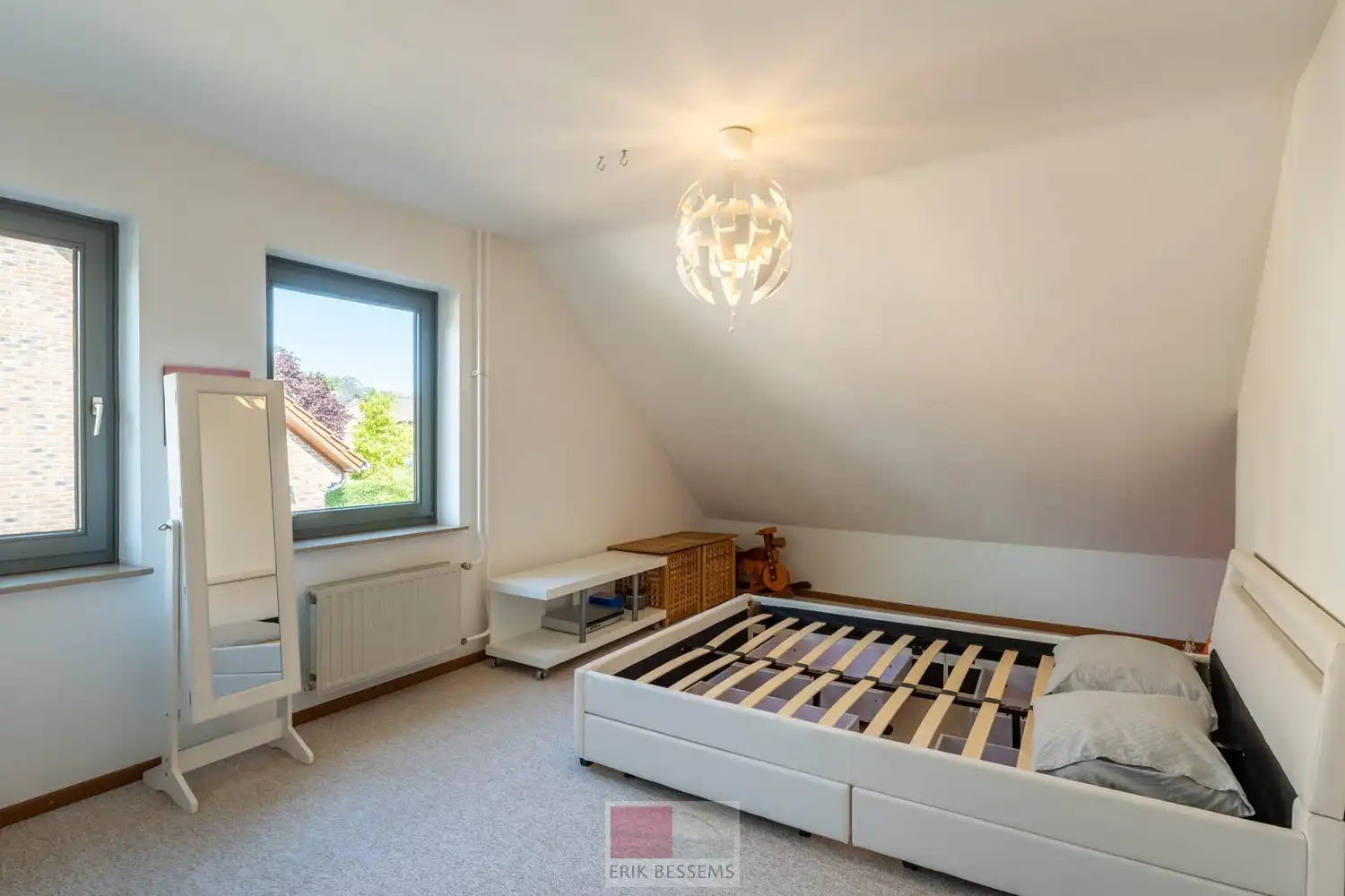 Vrijstaande woning gelegen op een royaal perceel van maar liefst 990 m² en beschikt over een bewoonbare oppervlakte van circa 221 m² foto 26