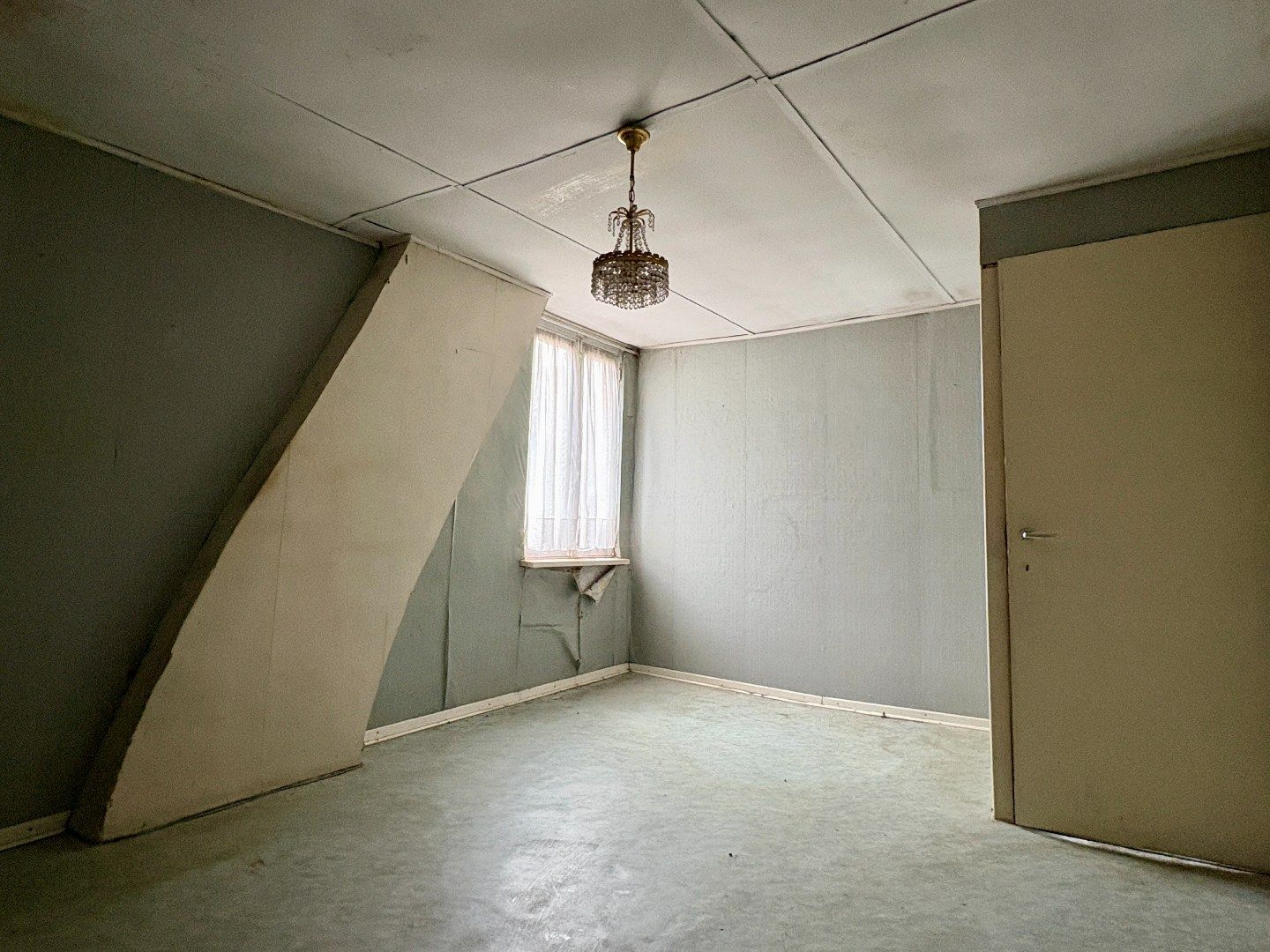 Renovatieproject op 767 m², met garage en uitweg. foto 15