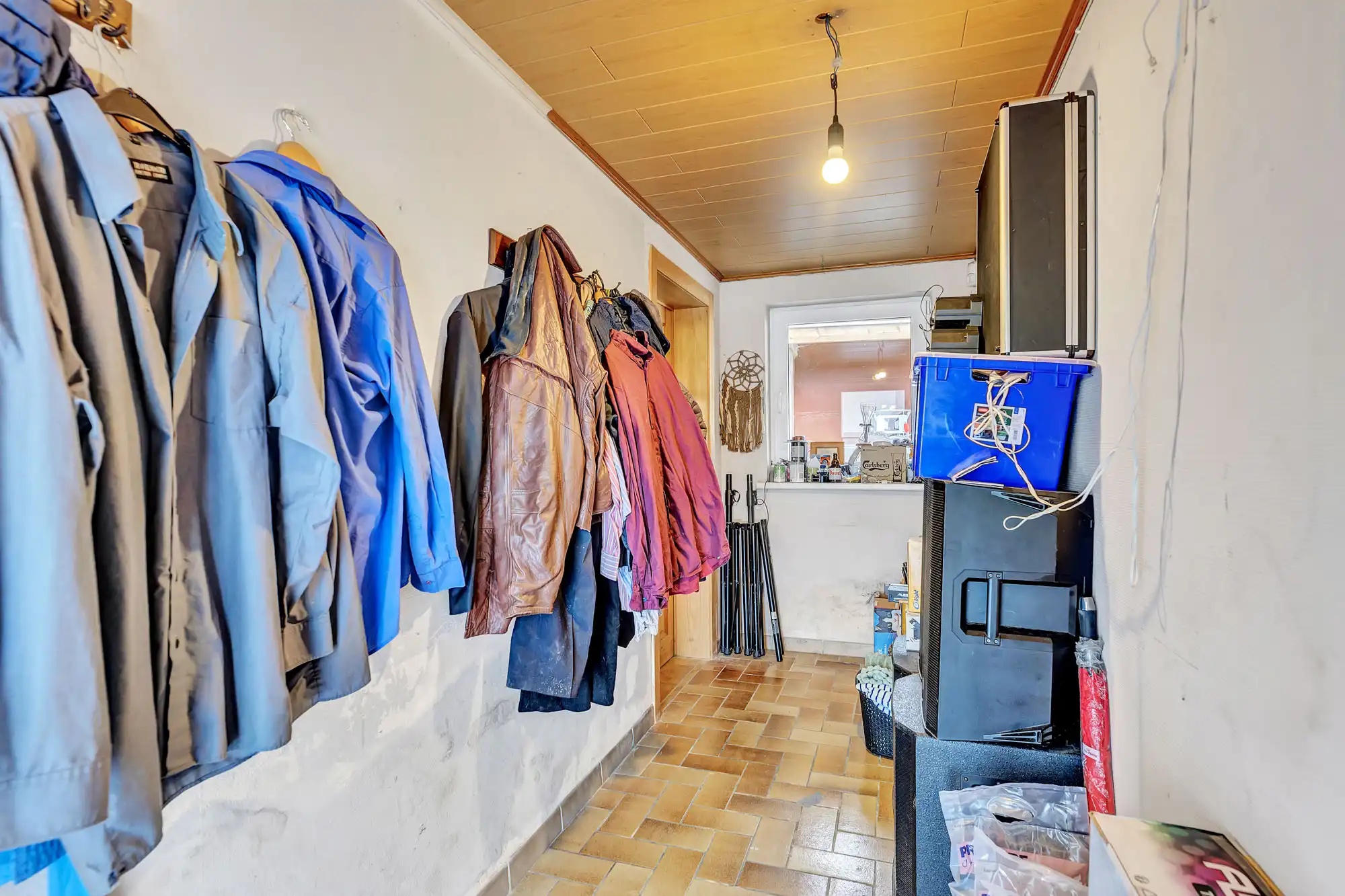 Te renoveren woning met 3 slaapkamers en garage foto 2