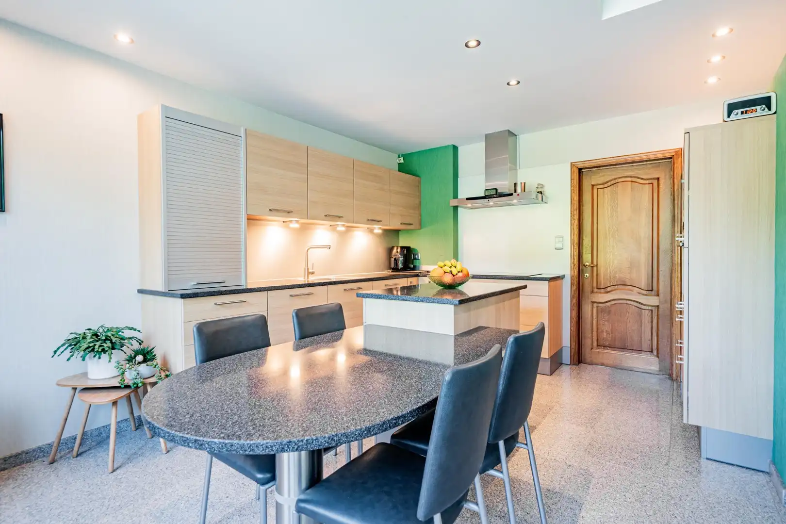 Charmante en bijzonder ruime woning met prachtige tuin en 3 slaapkamers foto 9