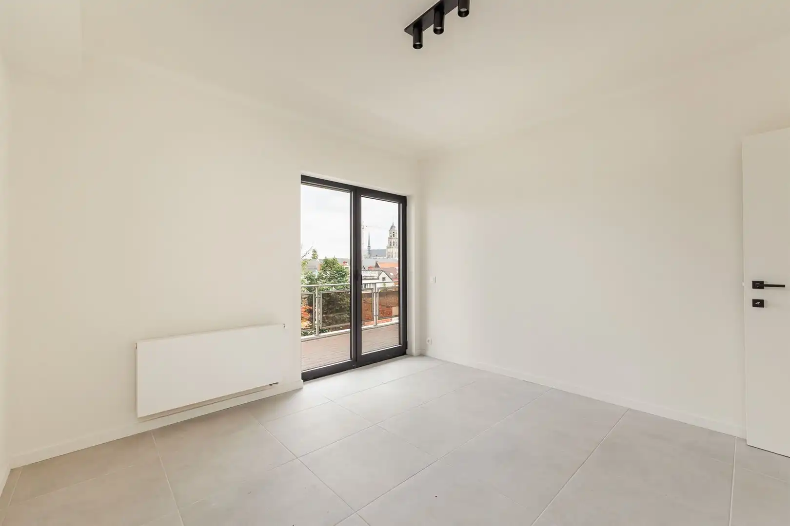 Gerenoveerd appartement met terras foto 11