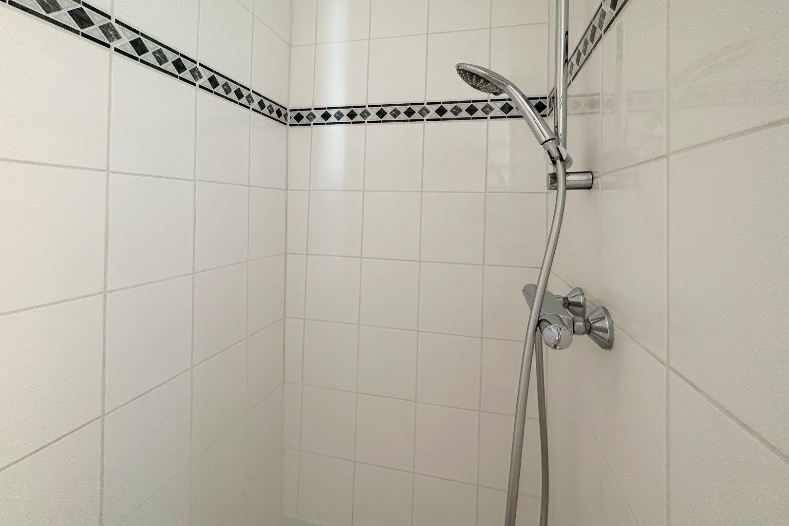 Prachtige interbellumwoning onderverdeeld in drie ruime appartementen foto 11