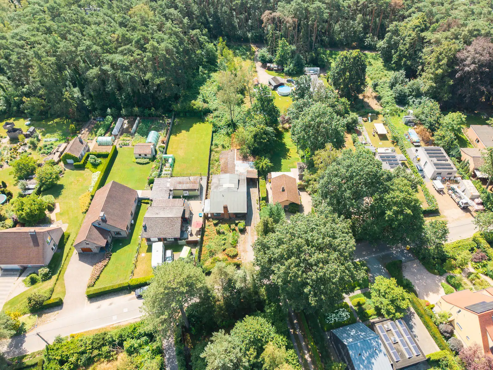 Bungalow op toplocatie met grote loods foto 19