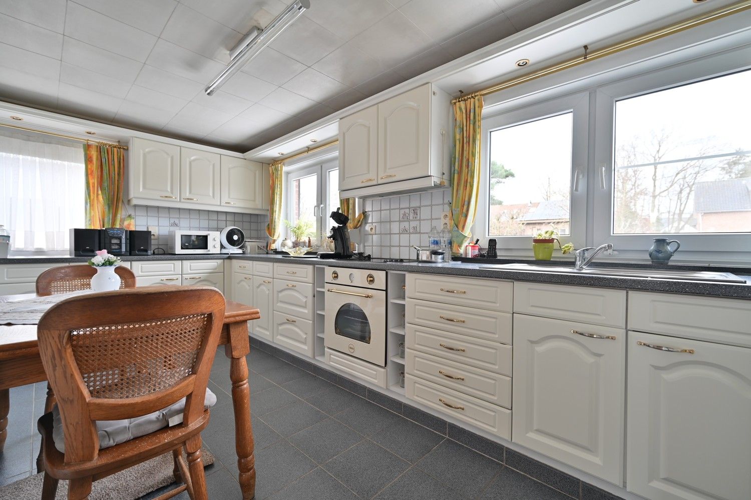 Te renoveren woning met uitzonderlijk potentieel op toplocatie in Neerharen foto 8