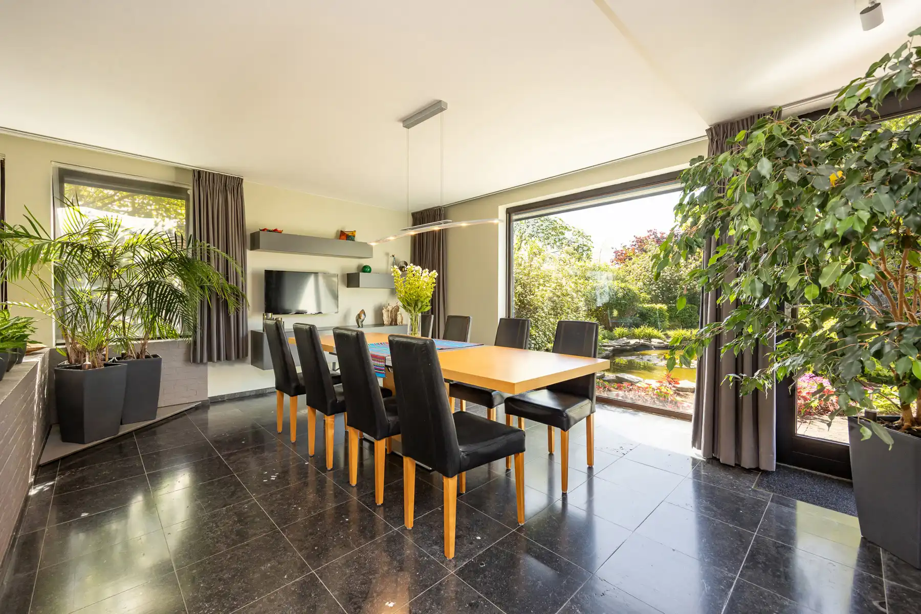 Ruime gezinswoning op een perceel van ca 675 m² in een doodlopende straat. foto 6