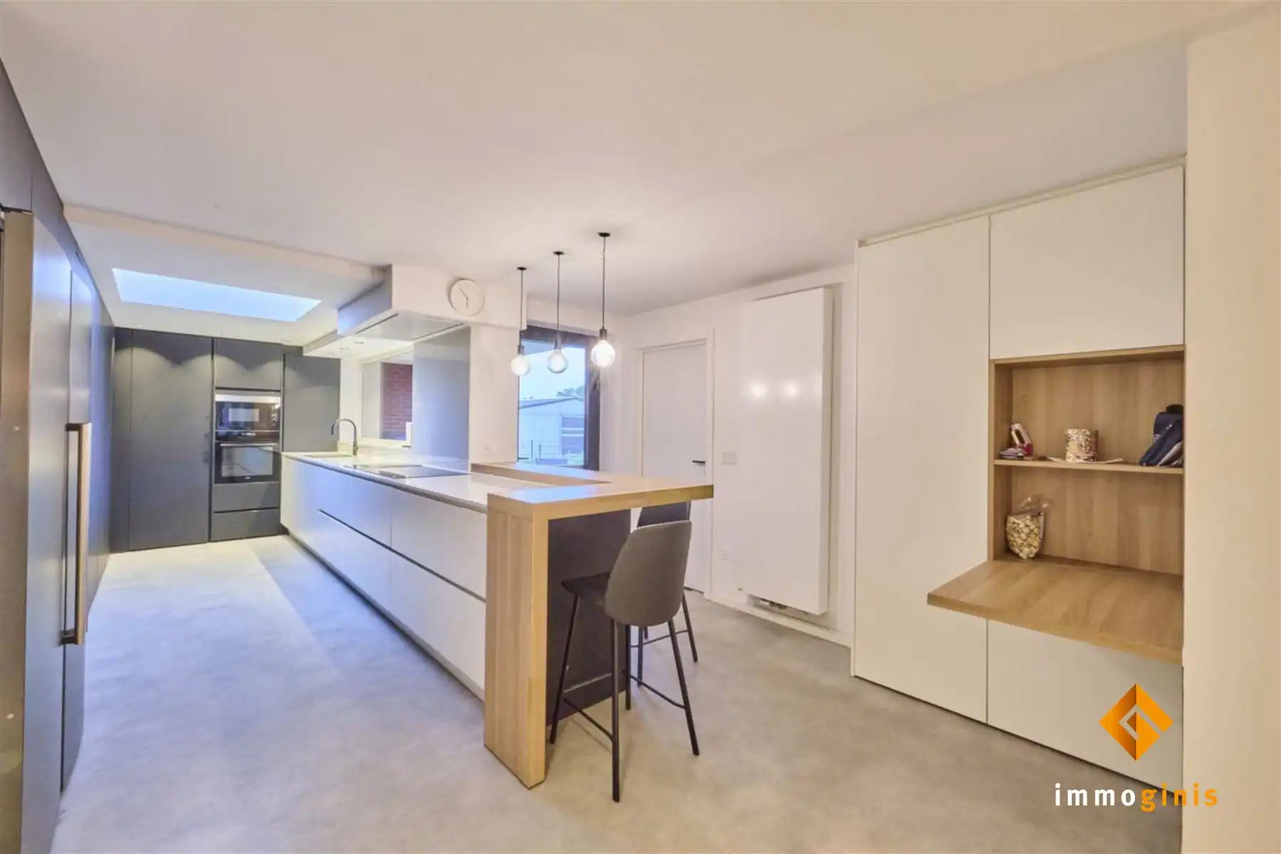 Ruime, gerenoveerde woning met 6 slaapkamers en loods (180m²) op een perceel van 71a44ca. foto 9