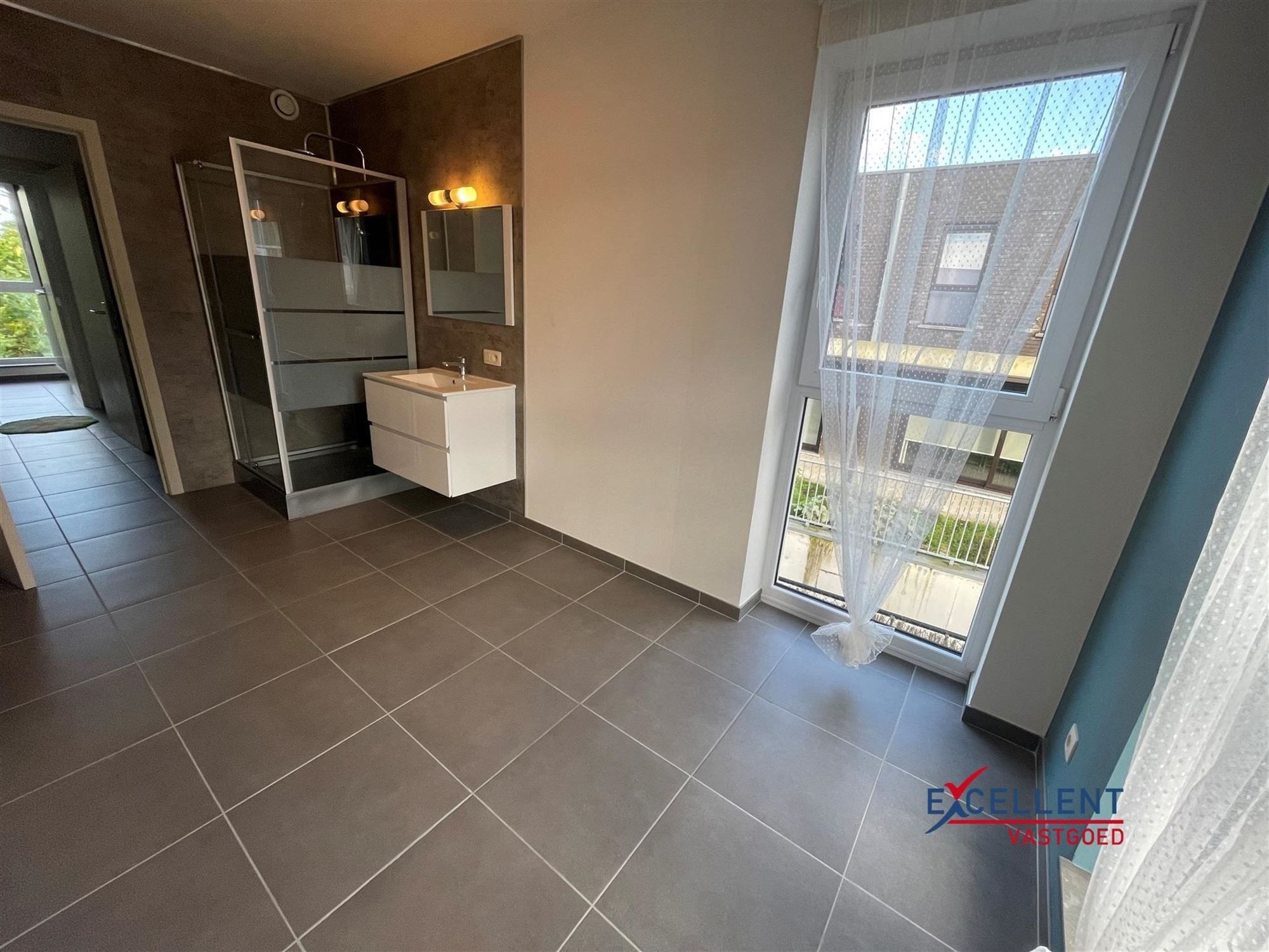 Recente halfopen woning te huur in centrum Gavere foto 8