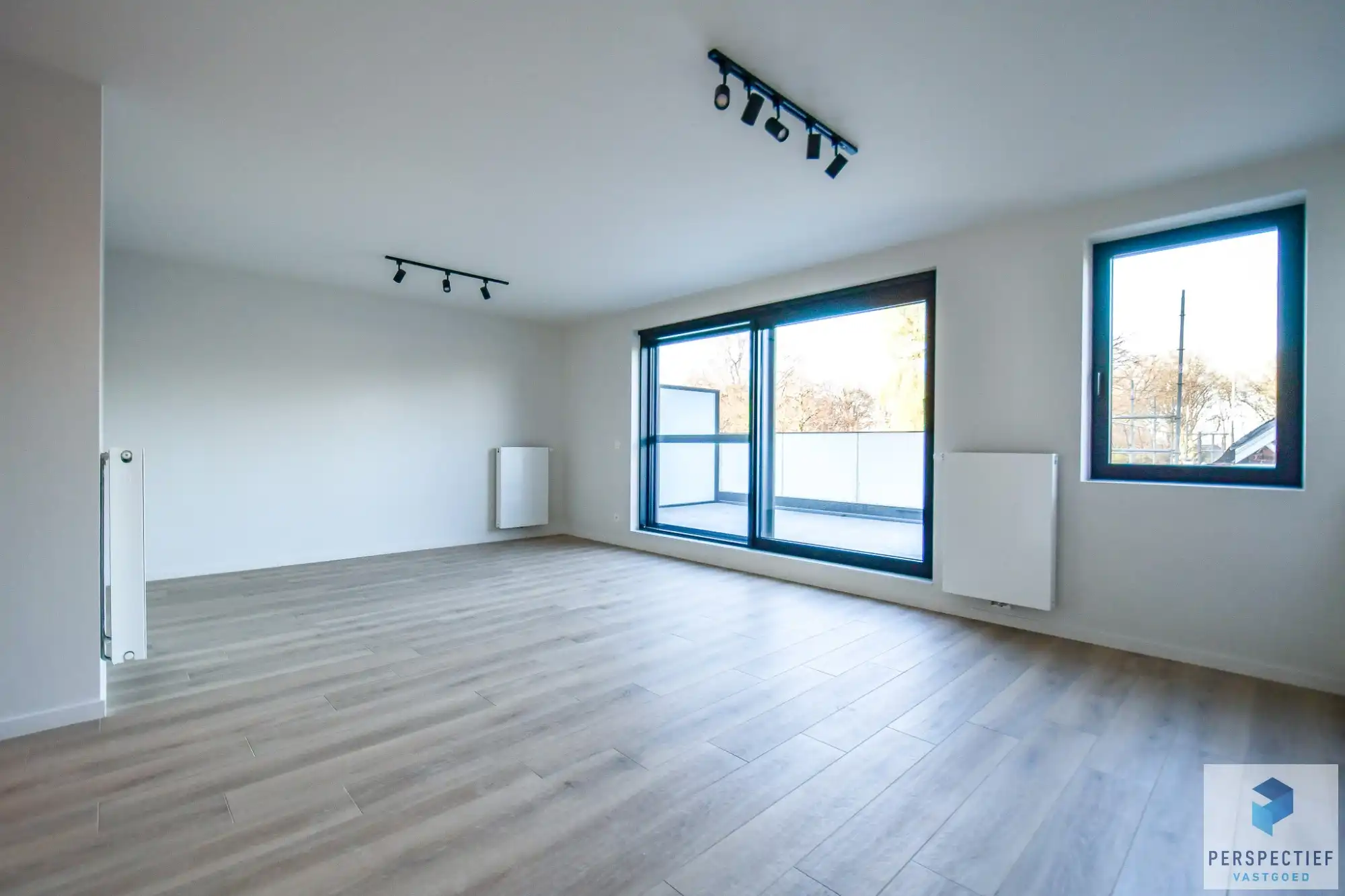 BEZOEKMOMENT WOENSDAG 10/06 VAN 16U30 TOT 18U | RECENT ENERGIEZUINIG APPARTEMENT met TERRAS & AUTOSTAANPLAATS foto 3