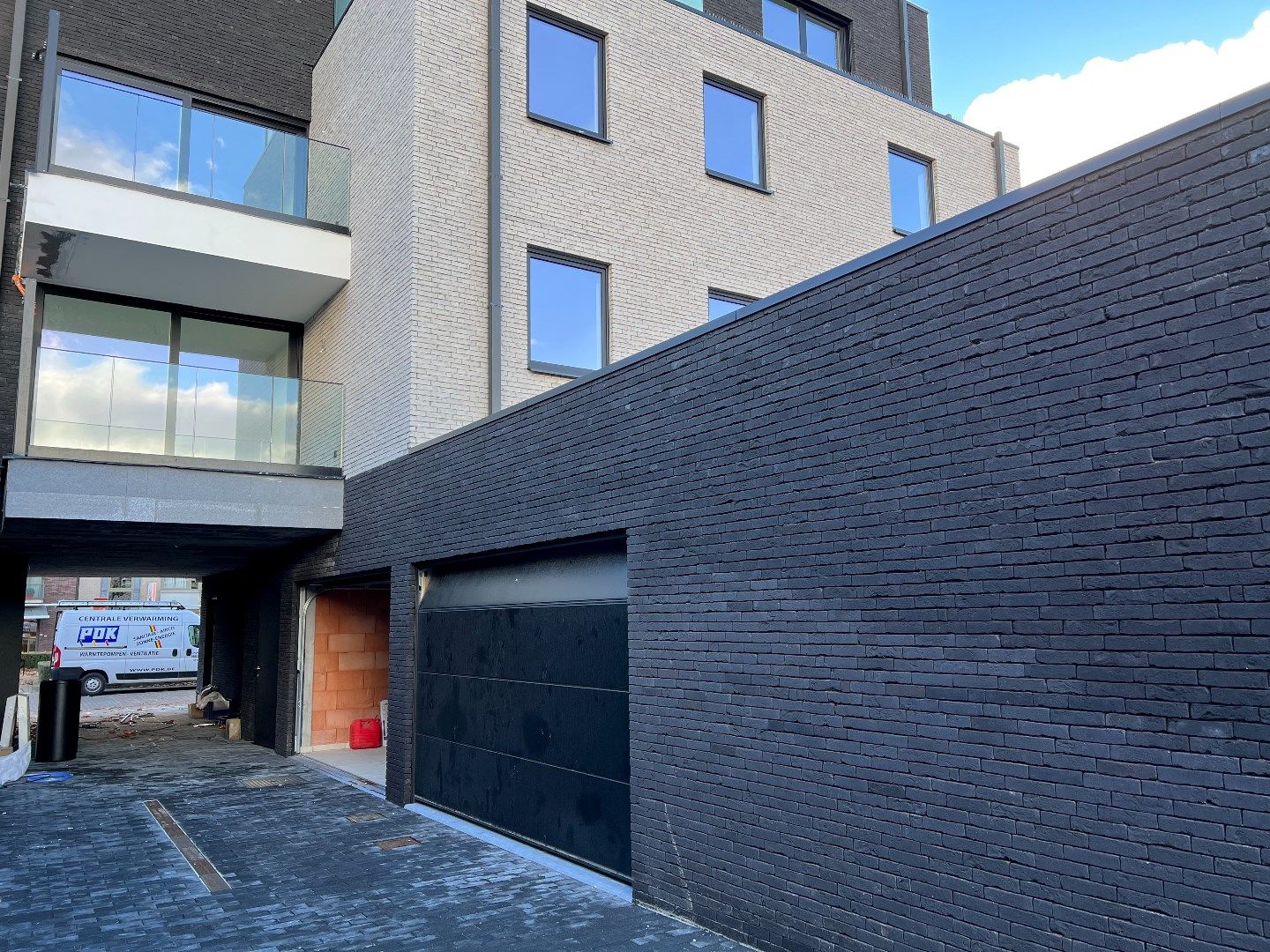 Handelsruimte met garage (20m²) - topligging Groenlaan! foto 8