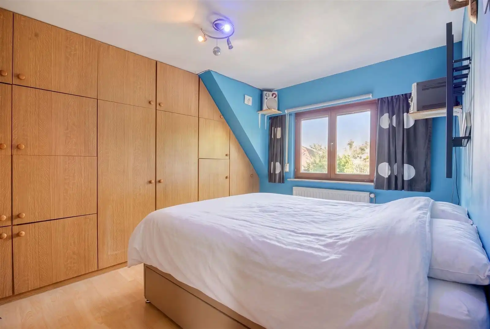 Karaktervolle HOB met 4 slaapkamers, tuin en garage foto 11