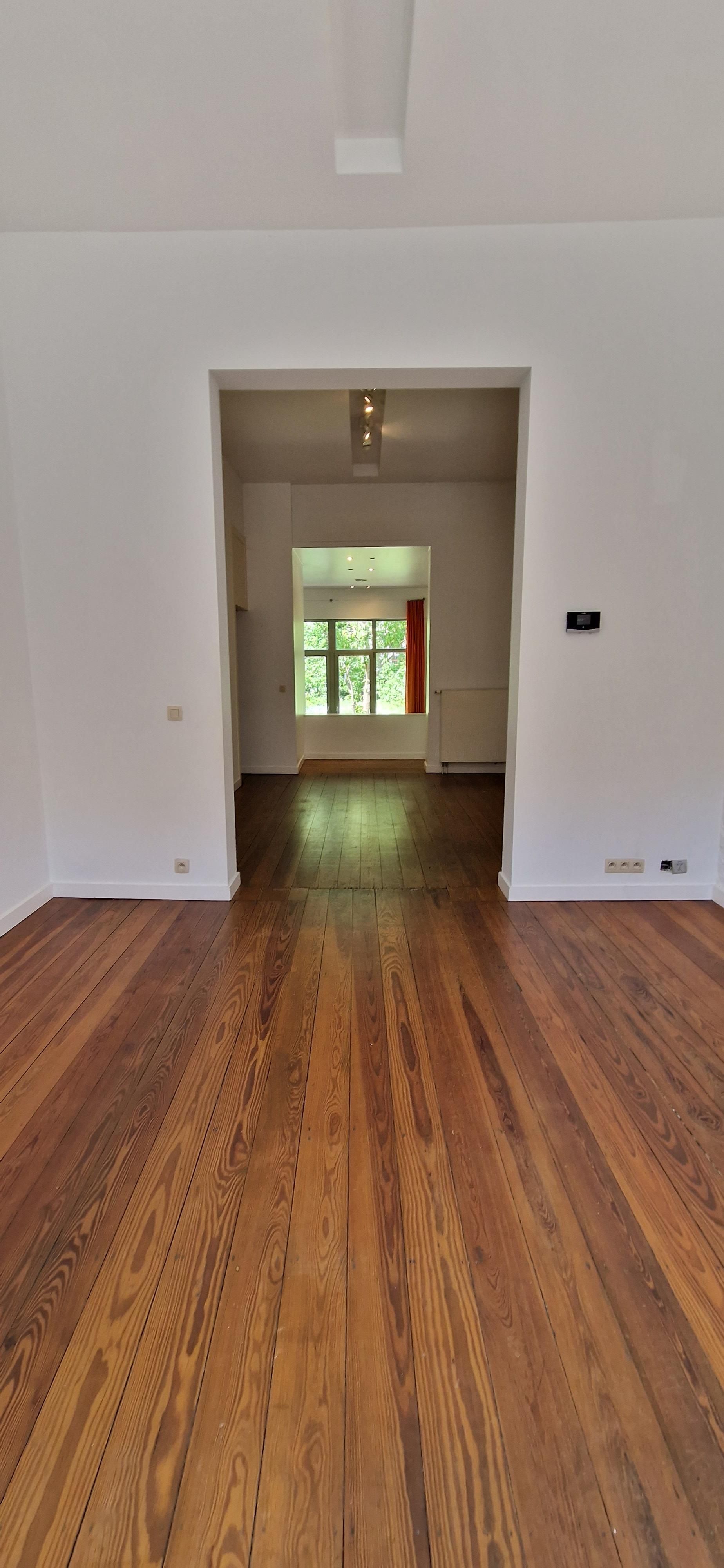 Karaktervolle HERENWONING met mooie leefruimten, 4 slaapkamers en een rustgevende tuin  op 1 are 70 ca.   foto 7