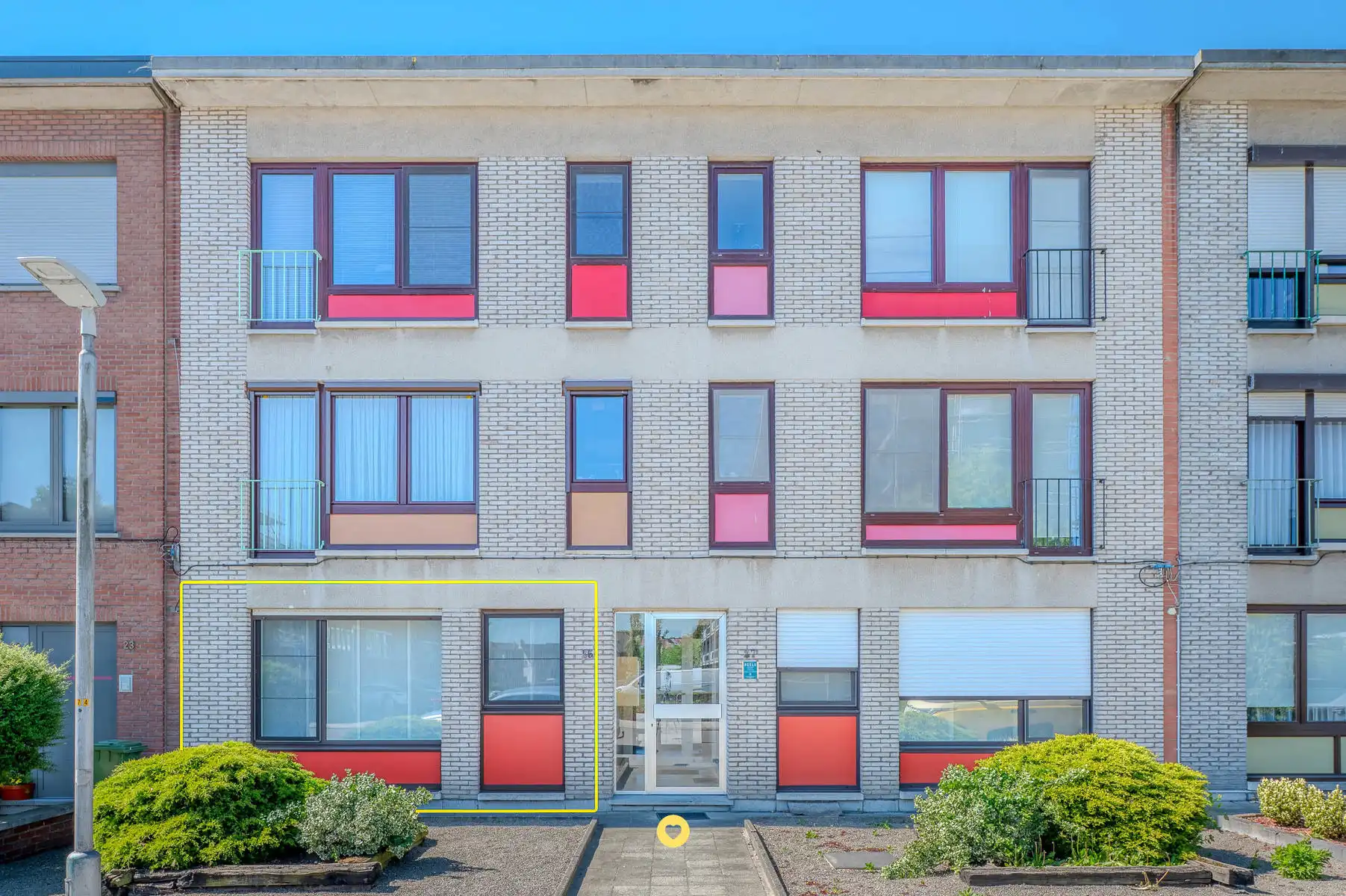 Gerenoveerd gelijkvloers app met 2 SLK en ZW tuin foto 11