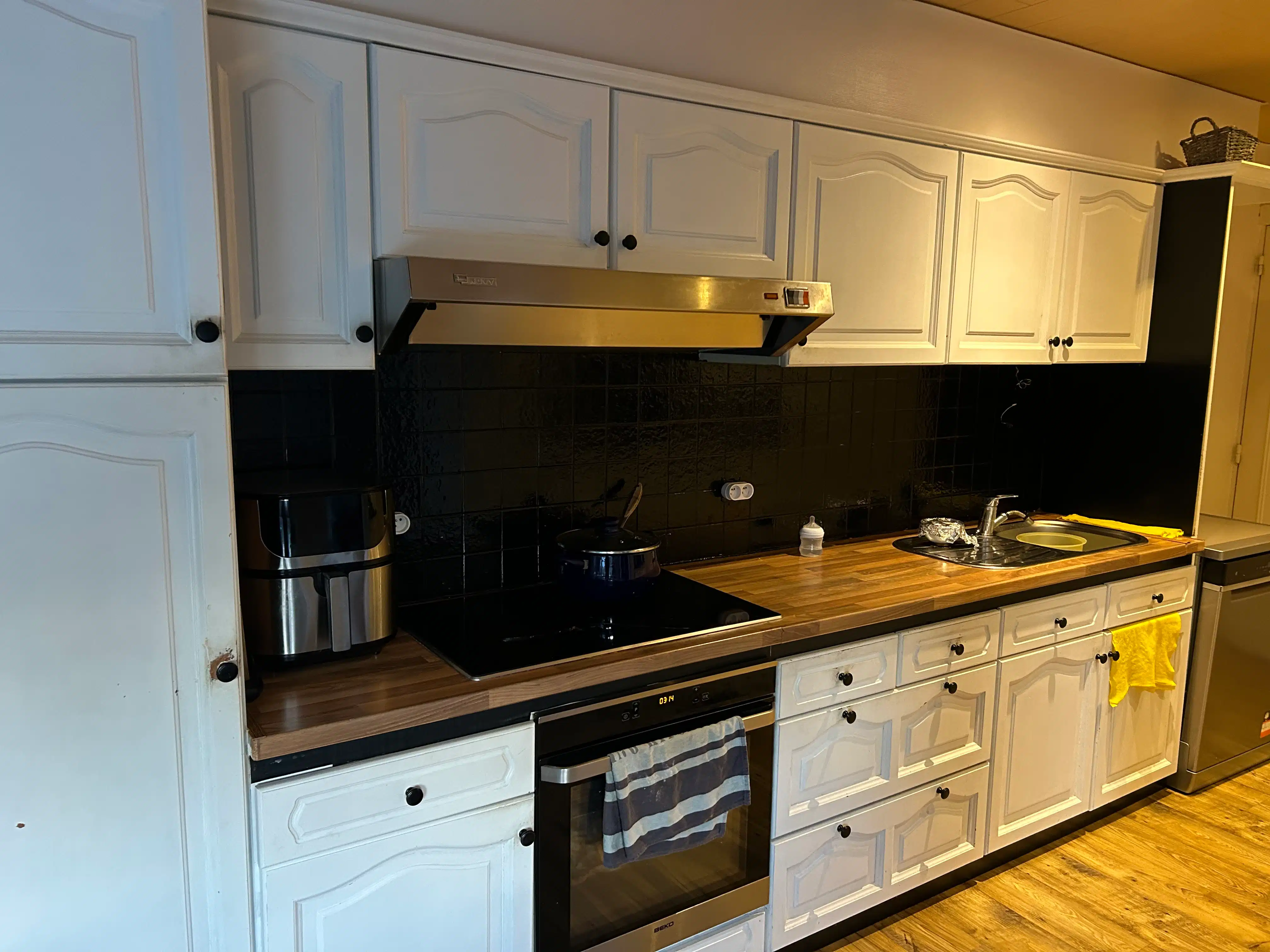 Mooi afgewerkte hoekwoning met 4 slaapkamers en uitgerust met zonnepanelen. foto 5