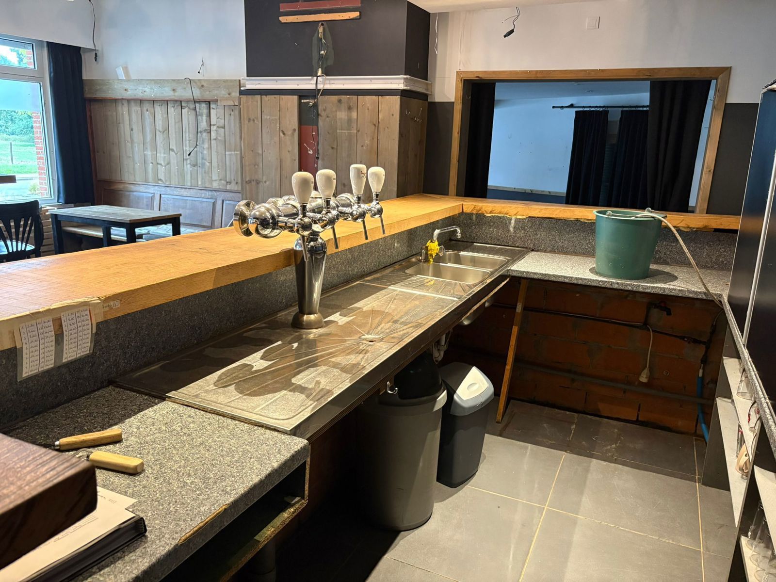 Café vrij van brouwer te huur in het centrum van Bevel foto 3