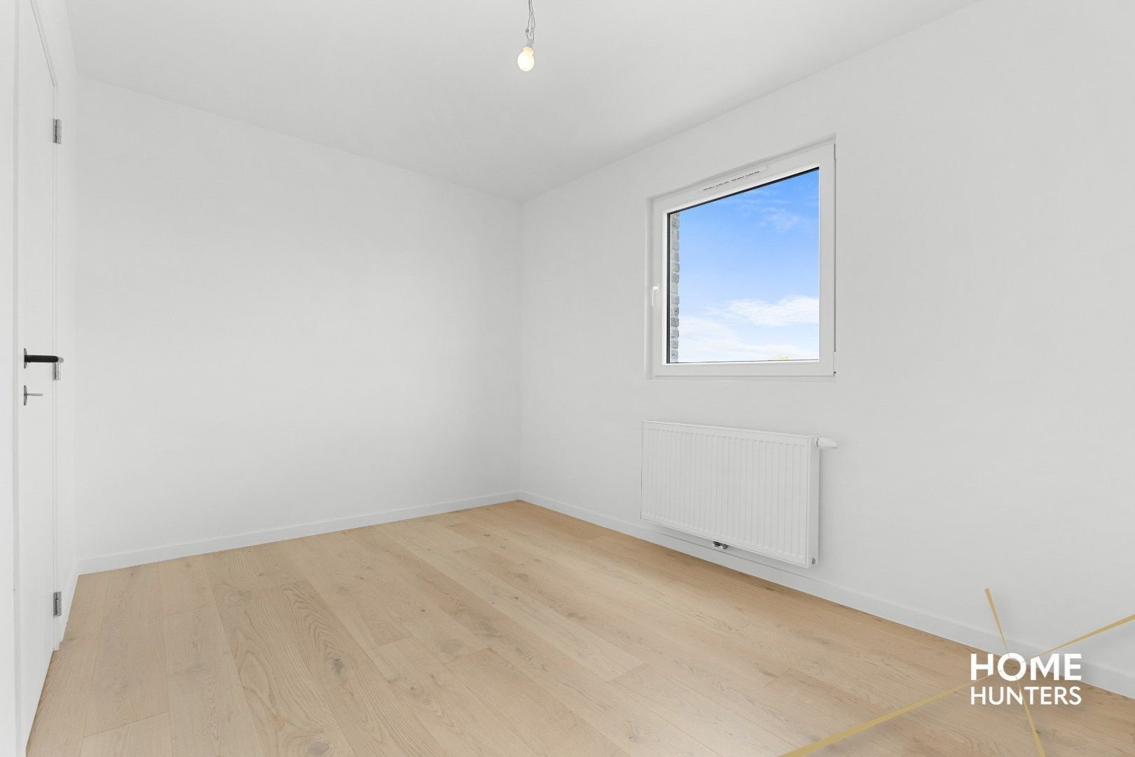 Volledig gerenoveerde woning (anno 2025) met 3 ruime slaapkamers, ruime garage + tuin te Ieper foto 13