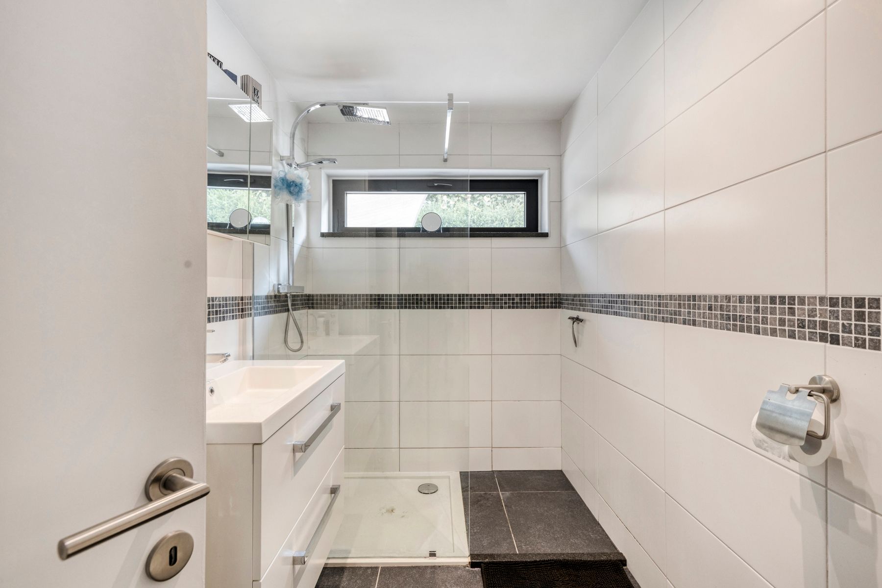 Charmante, grotendeels gerenoveerde bungalow op toplocatie! foto 12