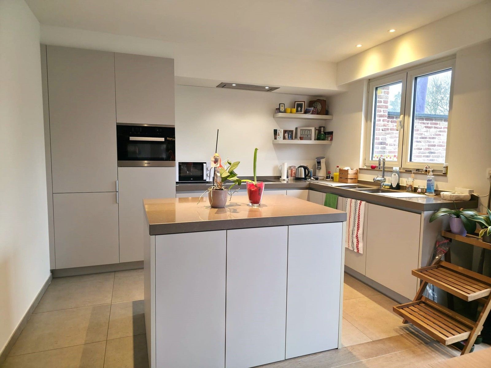 Prachtig appartement met 2 slaapkamers, ruim terras en garagebox in het hart van ’s-Gravenwezel foto 4