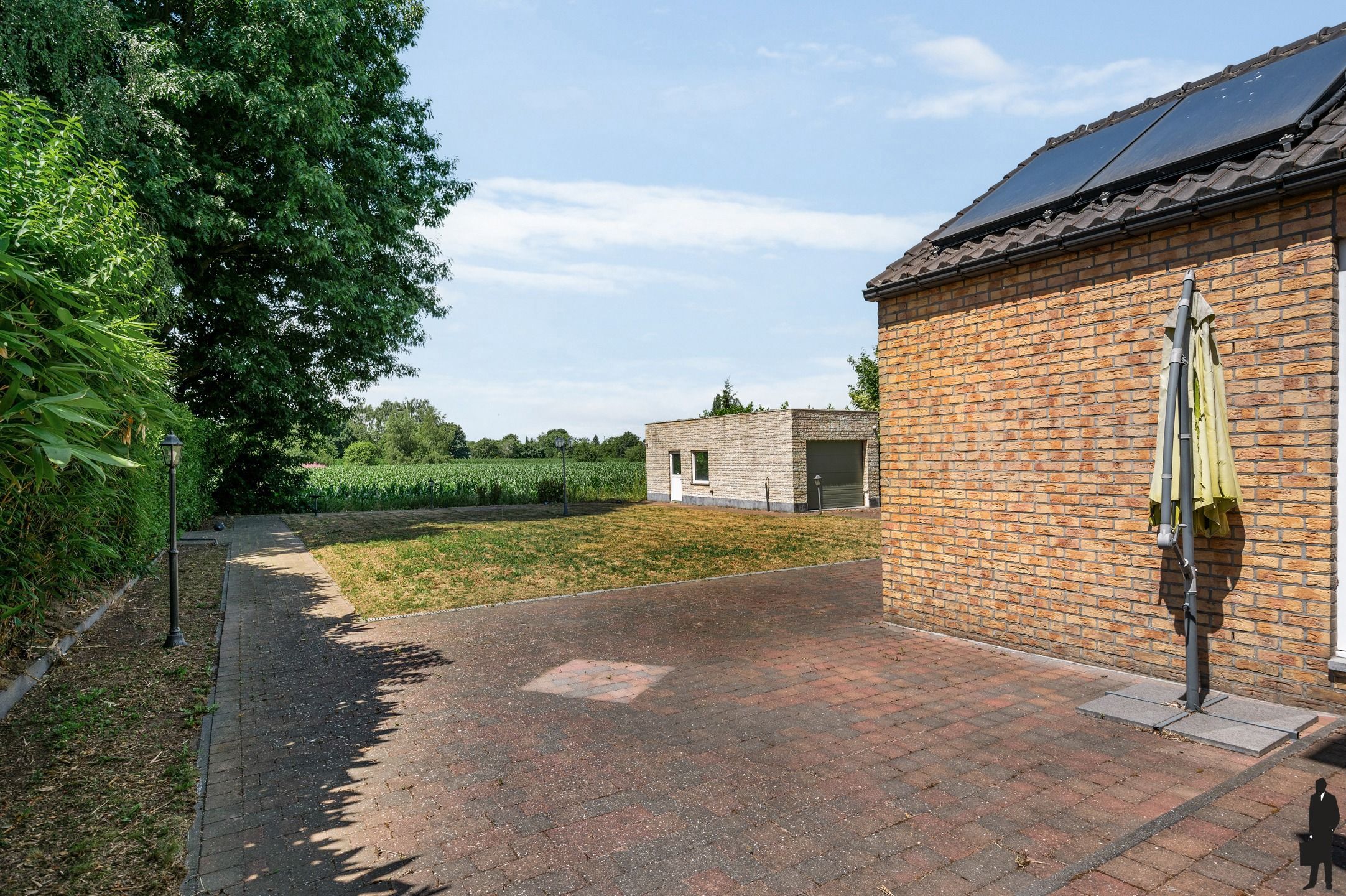 Exclusieve, gerenoveerde villa in rustige buurt foto 20
