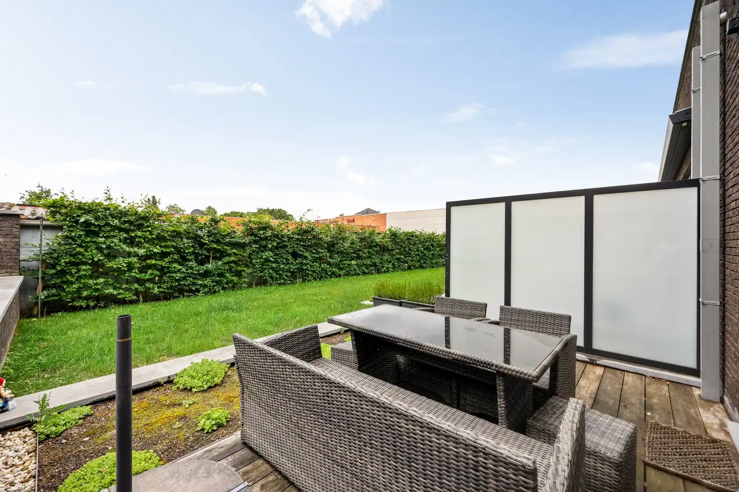 Gelijkvloers energiezuinig app. met 2 slpkrs, 2 terrassen en garagebox foto 9