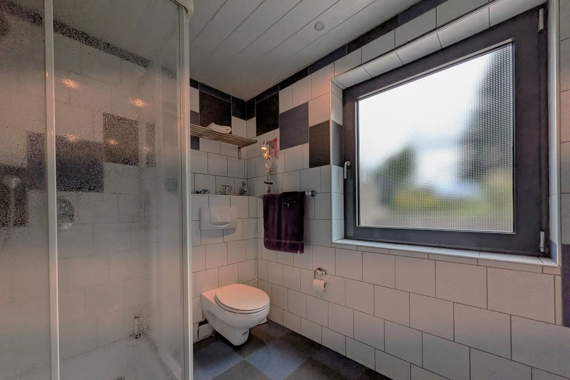 Grotestraat 332/2 – genieten van comfort, sauna, ruime inpandige garage, prachtig aangelegde tuin en een uniek uitzicht over de Maas! foto 30
