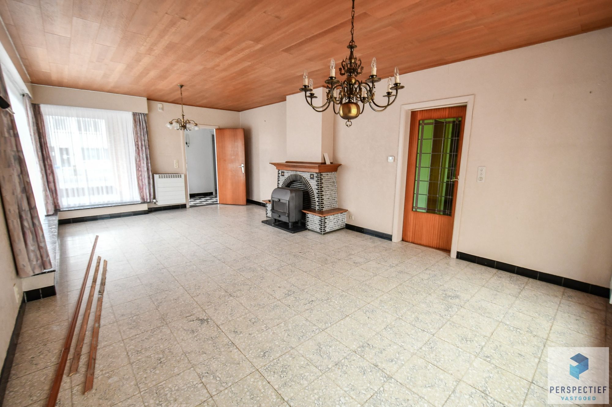 BEZOEKMOMENT WOENSDAG 06/08 VAN 16.30U TOT 18.30U | INSTAPKLARE WONING met GARAGE, 2 SLPK - GROTE GARAGE/ LOODS en TUIN foto 6