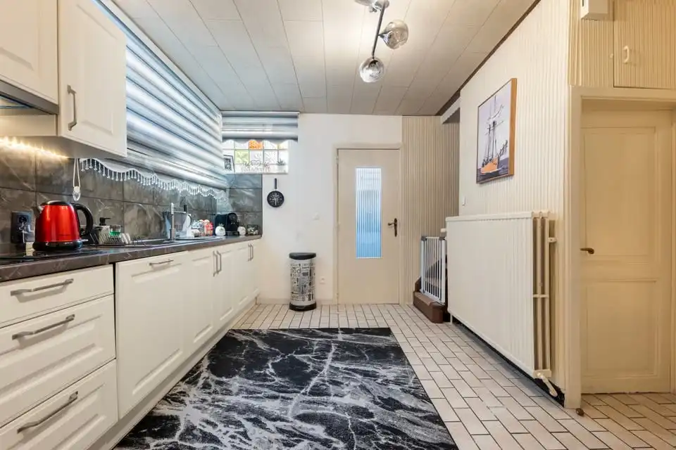 VERRASSEND RUIME GEZINSWONING MET 3 SLKS IN MONTENAKEN foto 14