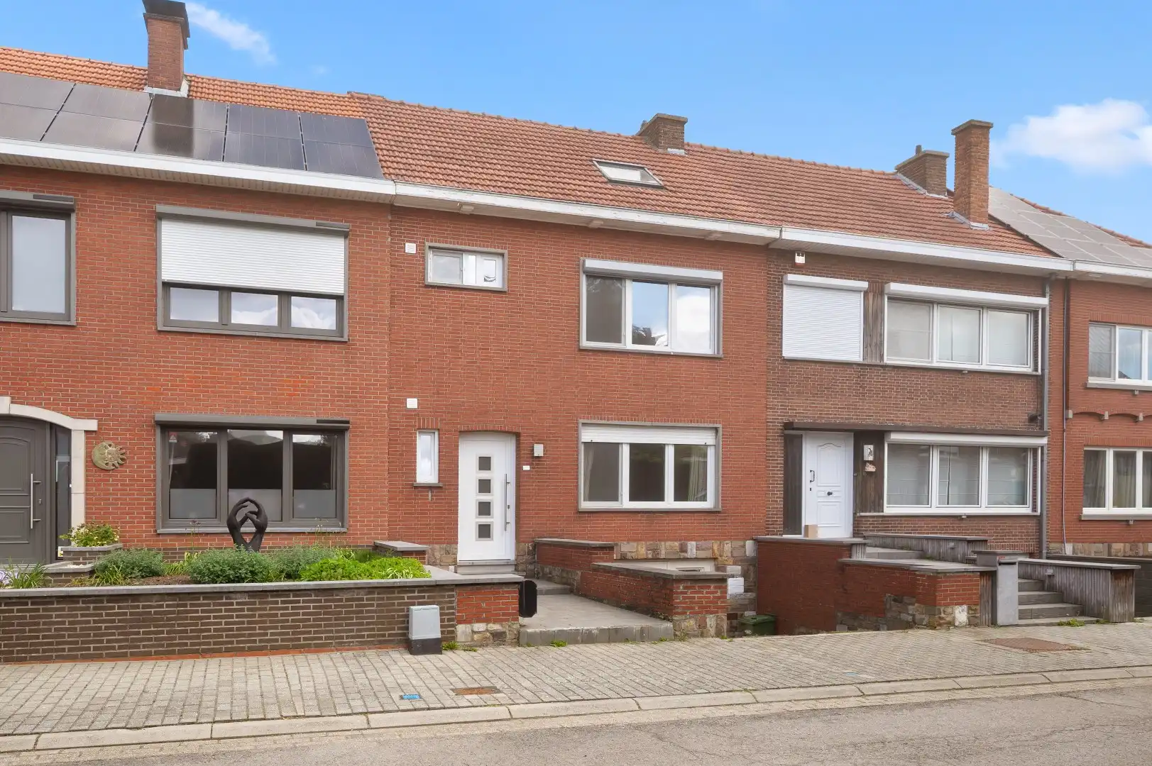 Instapklare rijwoning in een rustige straat te Tienen foto 2