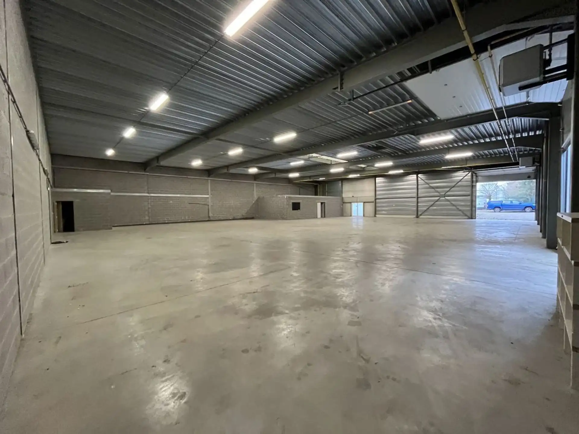 Centraal gelegen magazijn van 450m² foto 2