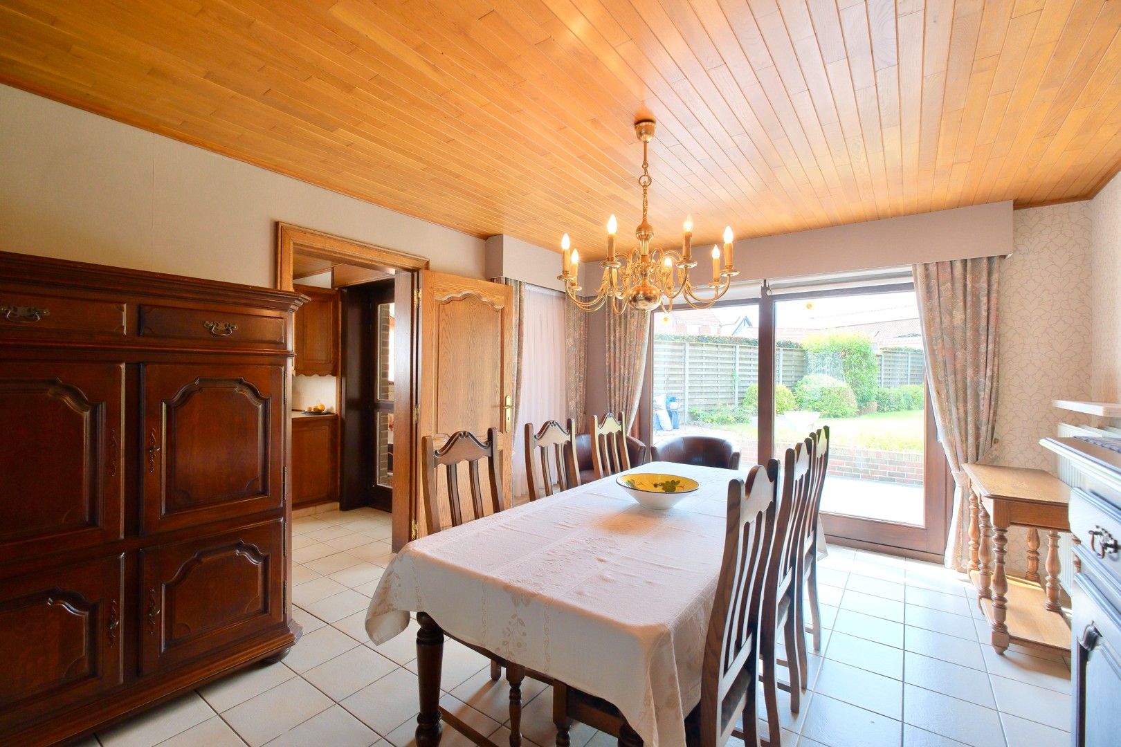 Instapklare alleenstaande woning op 769 m² met 3 SLPK's en garage! foto 8