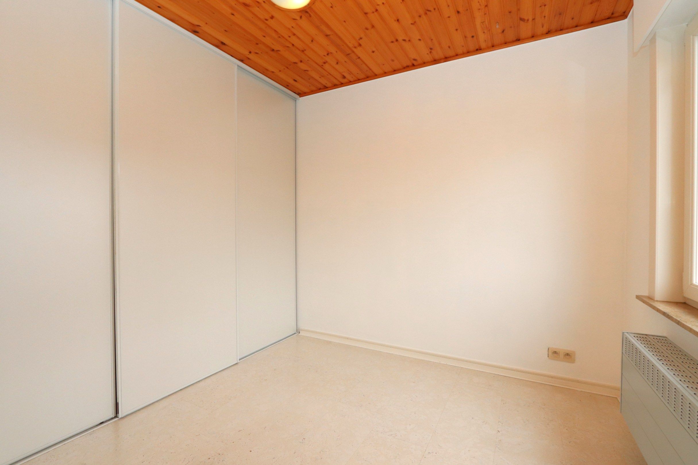 GEZINSWONING MET 4 SLAAPKAMERS EN GARAGE foto 12